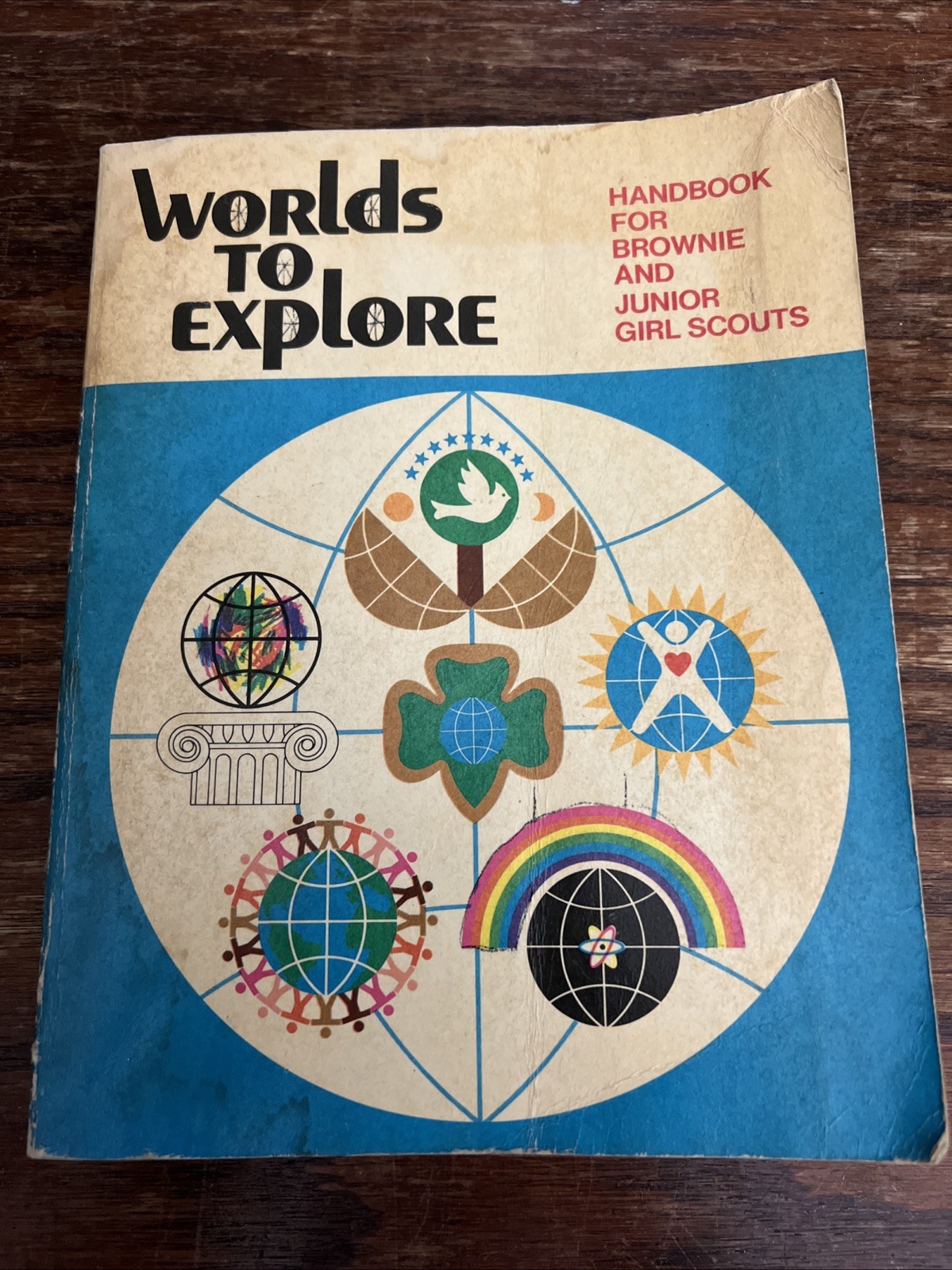Vintage Worlds to Explore Handbook Brownie & Junior Girl Scouts 1984