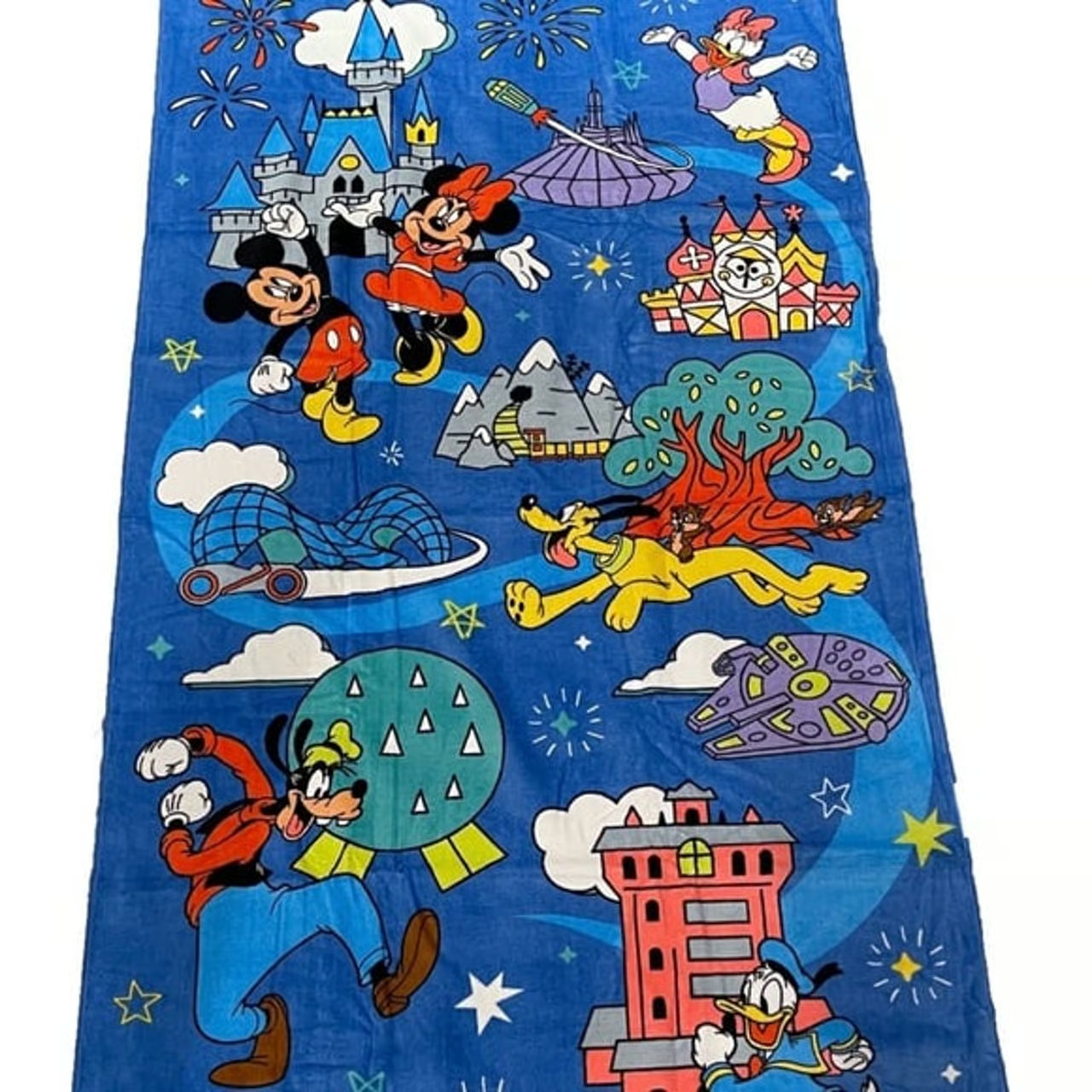 Disney Parks Walt Disney World Mickey & Friends Beach Towel Disney Parks Walt Disney World Mickey & Friends Beach Towel