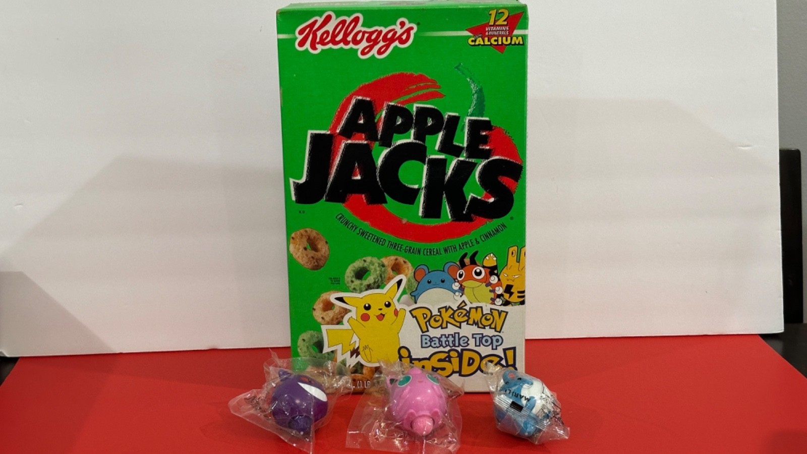 Kellogg's Apple Jacks Full Cereal Box with 4 Poke'Mon Battle Tops MIP-2000