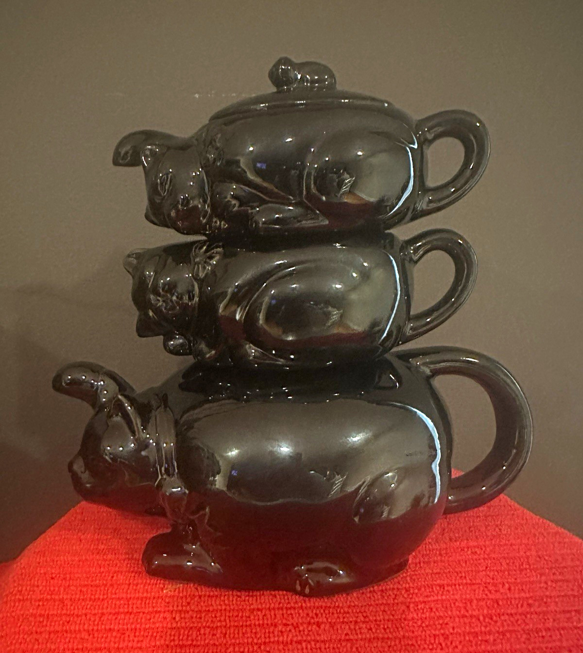 Vintage 1950’s Stacking Black Cat 3 piece tea set made of gloss redware ceramic. Vintage 1950’s Stacking Black Cat 3 piece tea set made of gloss redware ceramic.