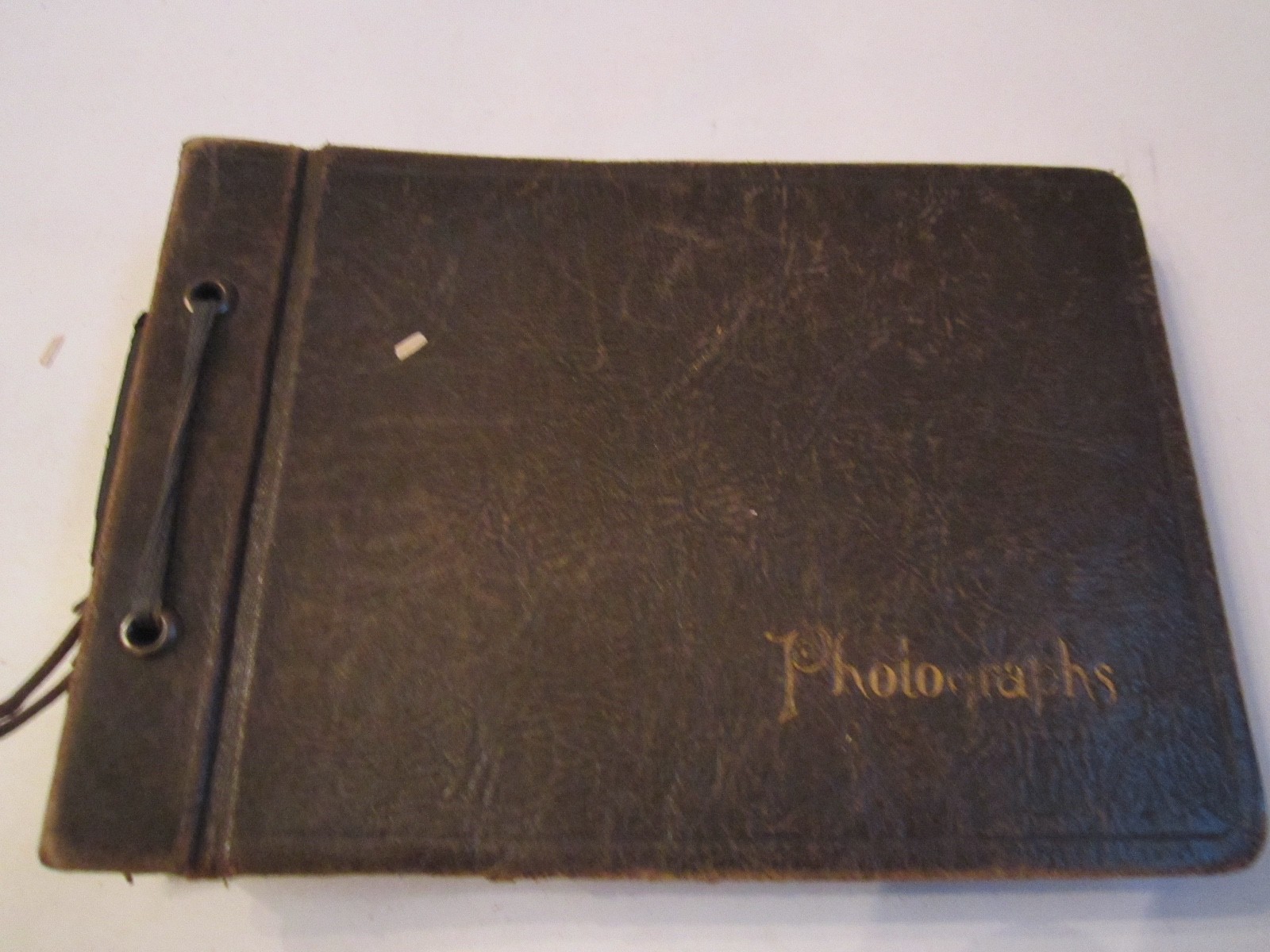 1940\'S PHOTO ALBUM - 100 PLUS PHOTOS - CARS - PEOPLE - HOMES & MORE - TUB R5 1940\'S PHOTO ALBUM - 100 PLUS PHOTOS - CARS - PEOPLE - HOMES & MORE - TUB R5