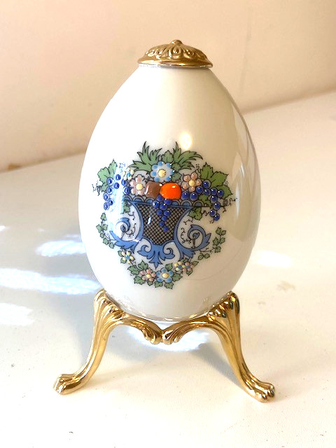 Vintage Lenox China Treasures Ivory Gold Easter Egg Jeweled w/Stand Vintage Lenox China Treasures Ivory Gold Easter Egg Jeweled w/Stand