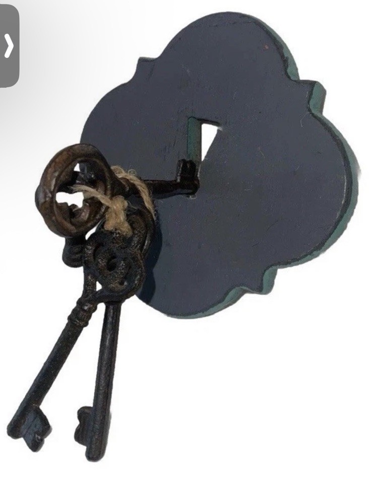 Nice Vintage Wall Hanging Wood And Metal Skeleton Keys Nice Vintage Wall Hanging Wood And Metal Skeleton Keys