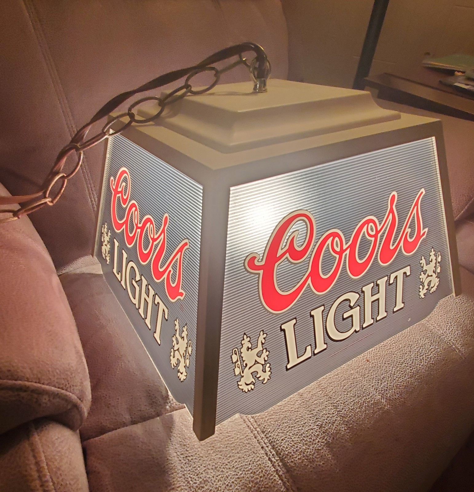 VTG 1986 Adolph Coors Beer Hanging Swag Bar Poker Pub Billiard Pool Table Light VTG 1986 Adolph Coors Beer Hanging Swag Bar Poker Pub Billiard Pool Table Light