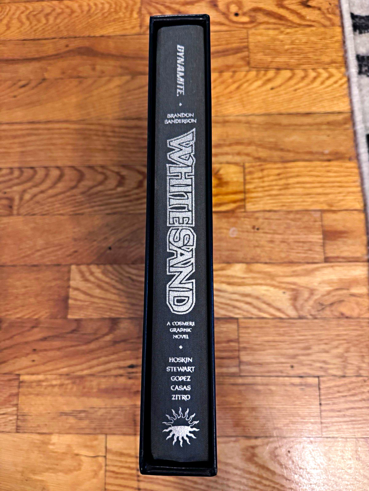 Brandon Sanderson White Sand Anniversary Omnibus Deluxe HC Slipcase Dynamite Brandon Sanderson White Sand Anniversary Omnibus Deluxe HC Slipcase Dynamite