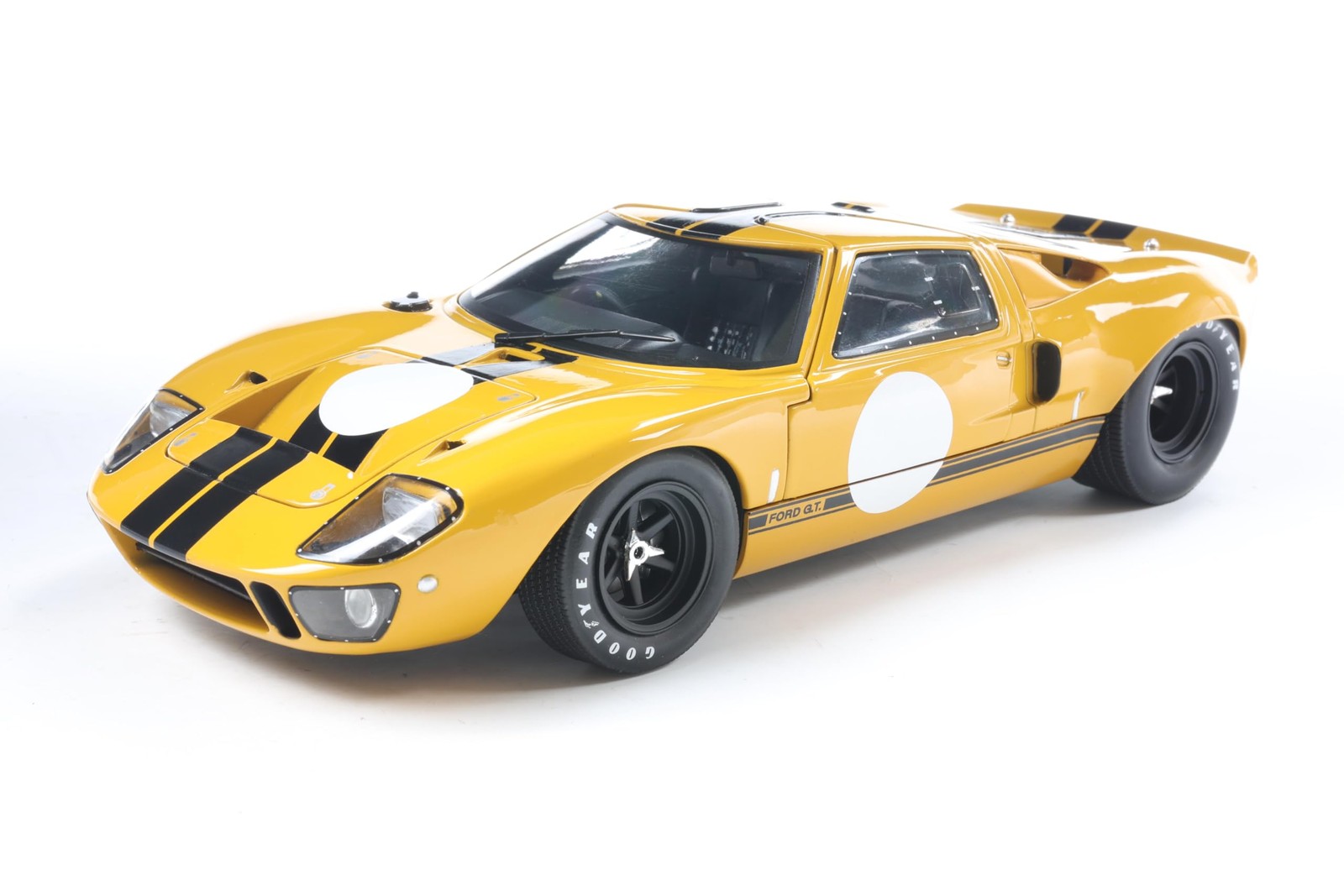 Solido 1:18 Scale Ford GT40 MK.1 Yellow 1968 Diecast Model Car S1803011 Solido 1:18 Scale Ford GT40 MK.1 Yellow 1968 Diecast Model Car S1803011