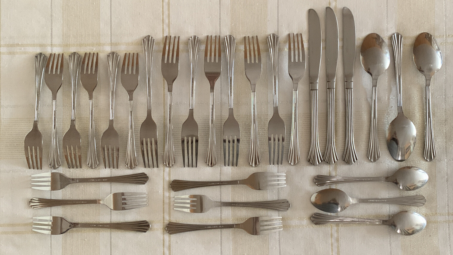 Wiltshire Flatware 29 Pieces China Glossy Ridged Stainless Vintage Cutlery