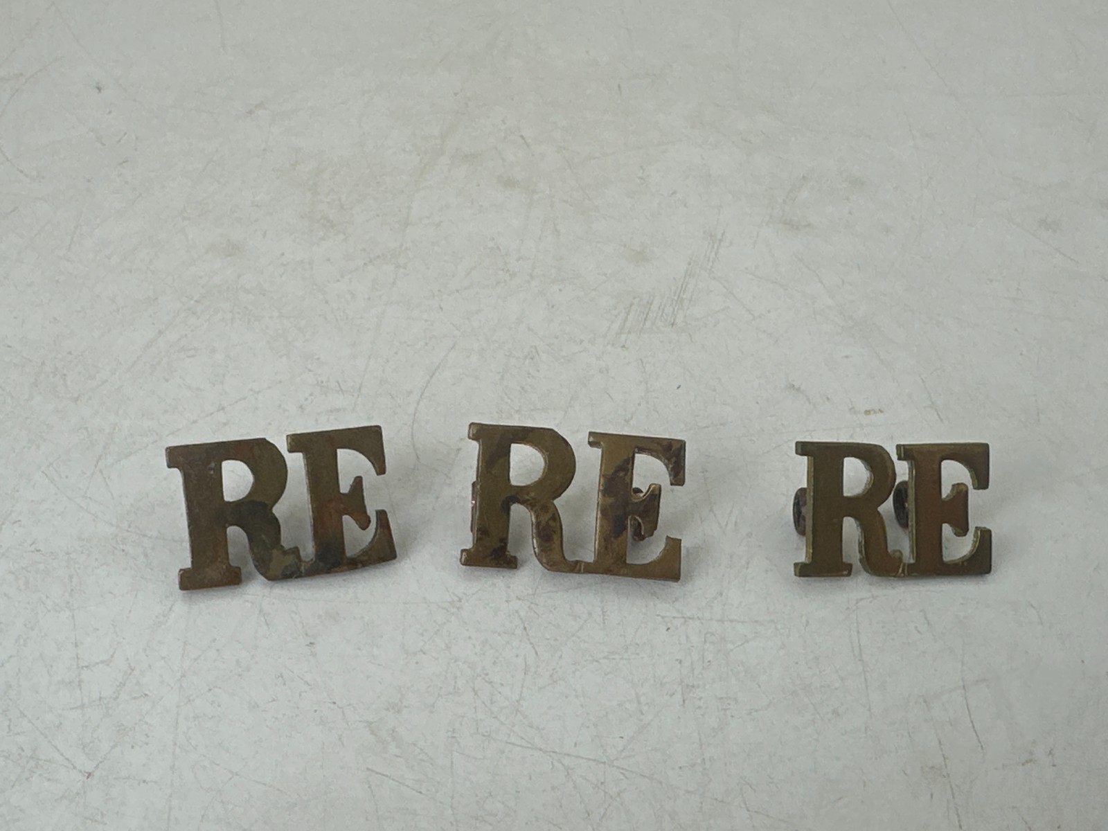 3 x Vintage British Army RE Royal Engineers Brass Shoulder Title Badges 3 x Vintage British Army RE Royal Engineers Brass Shoulder Title Badges