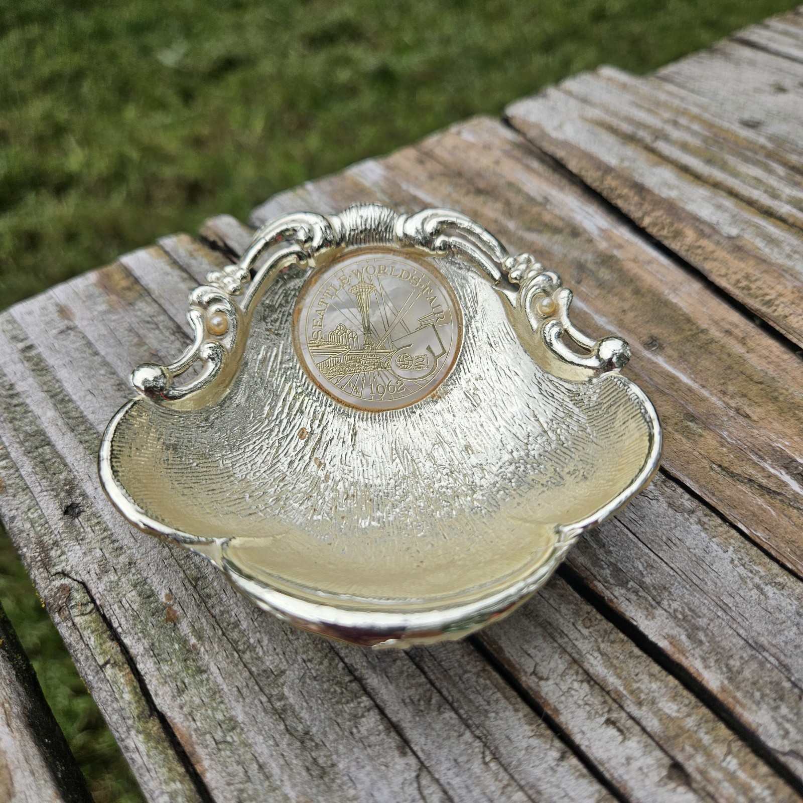 Vintage 1962 Seattle World\'s Fair gold-tone metal Souvenir Trinket Dish