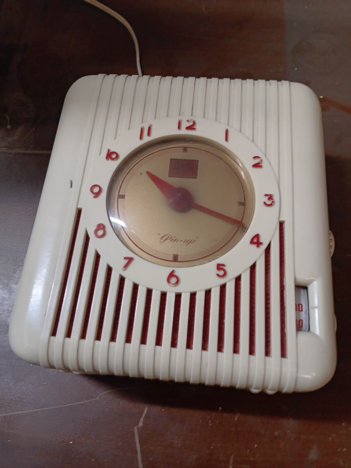 Casabella Ivory 1947 Jewel Model 505 Pin-up AM Vacuum Tube Clock Radio Casabella Ivory 1947 Jewel Model 505 Pin-up AM Vacuum Tube Clock Radio