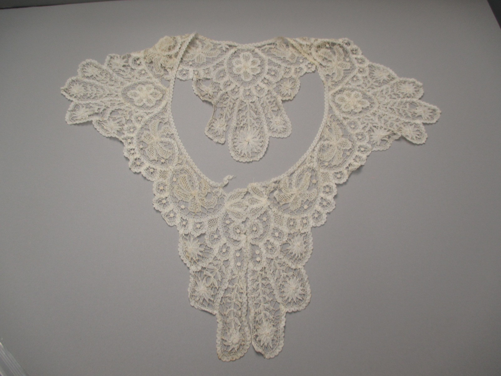 Antique Victorian Handmade American Battenberg Needlelace Collar