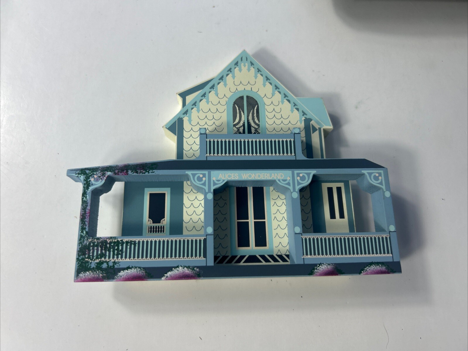 Alice\'s Wonderland Oak Bluffs MA Retired 1993 Shelia\'s House Collectibles Alice\'s Wonderland Oak Bluffs MA Retired 1993 Shelia\'s House Collectibles