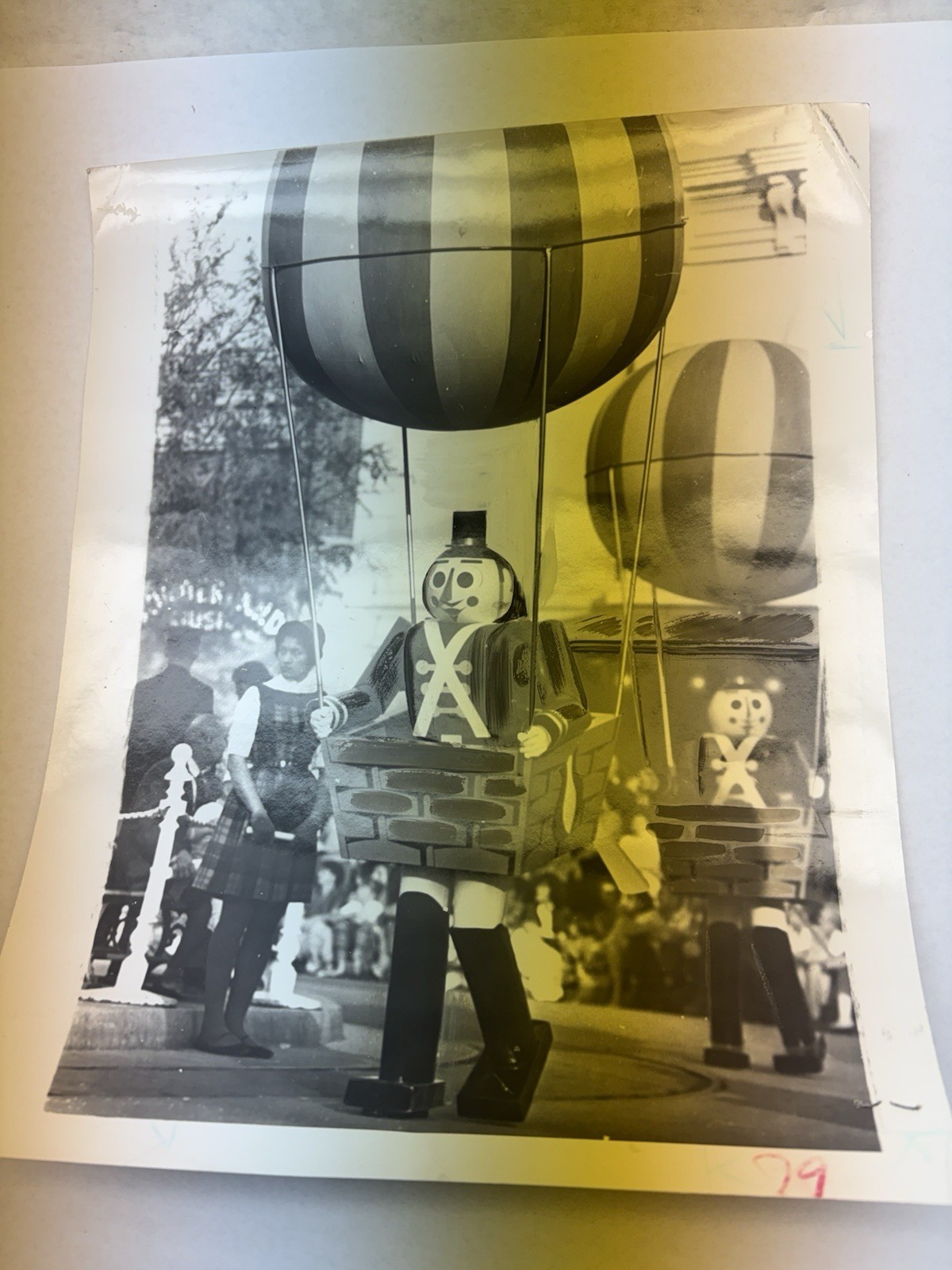1960 Disneyland Parade of Toys Press Photo Balloon Soldiers Examiner Cut Order 1960 Disneyland Parade of Toys Press Photo Balloon Soldiers Examiner Cut Order