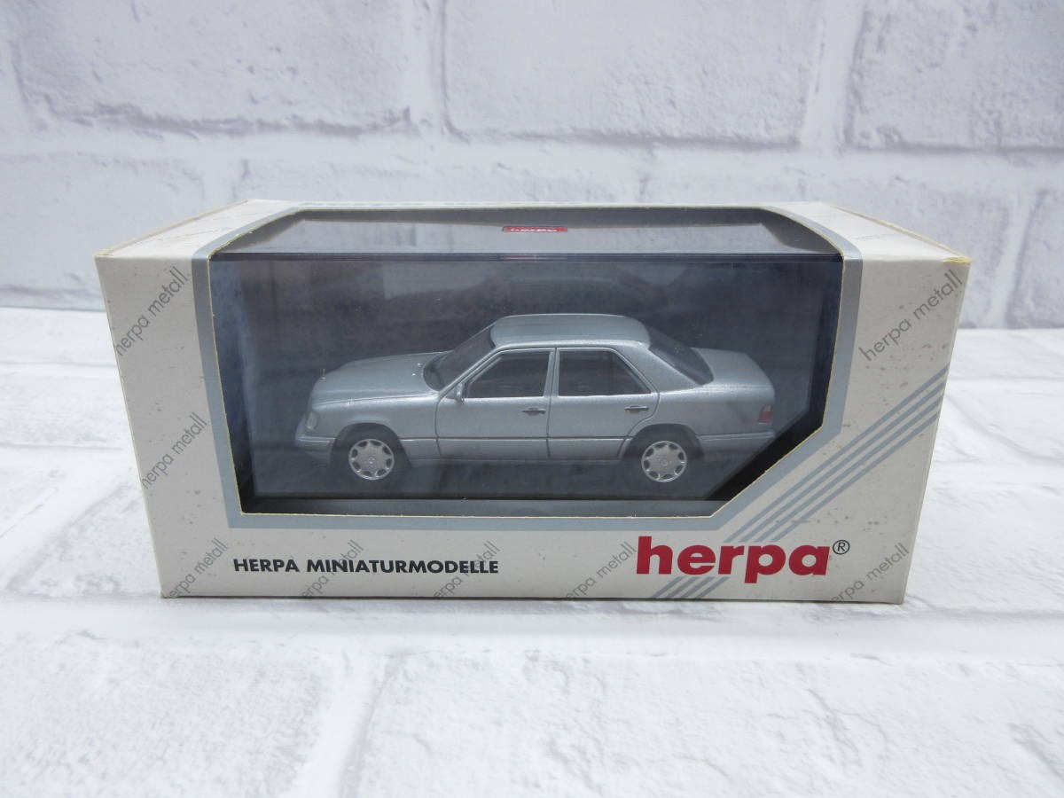 Herpa Mercedes Benz E320 Sedan Limousine 1/43 Silver [Age 13+]