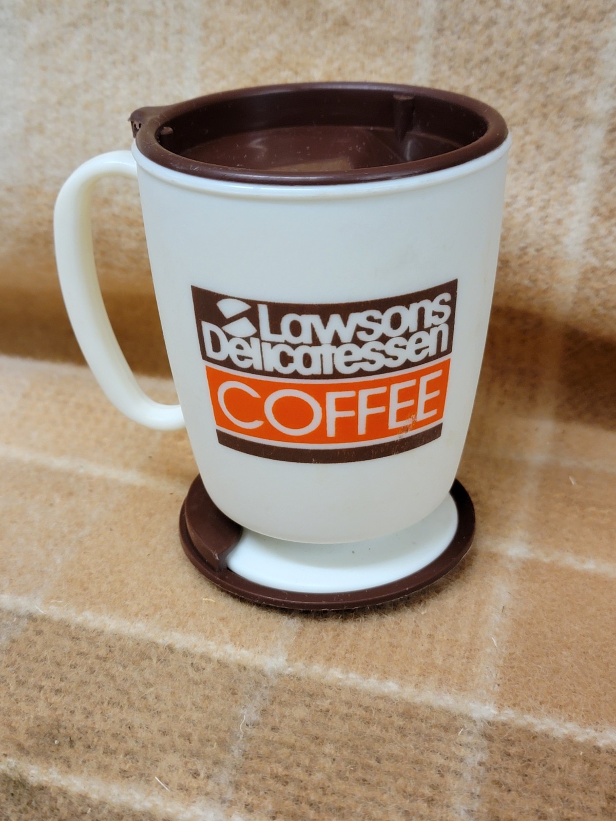 Vintage Whirley NOS Plastic Travel Coffee Mugs with Lid and Dashboard Base