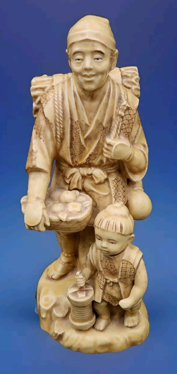Rare Japanese Moriyama Porcelain Figures  Marked Japan Village Man & Child 10\