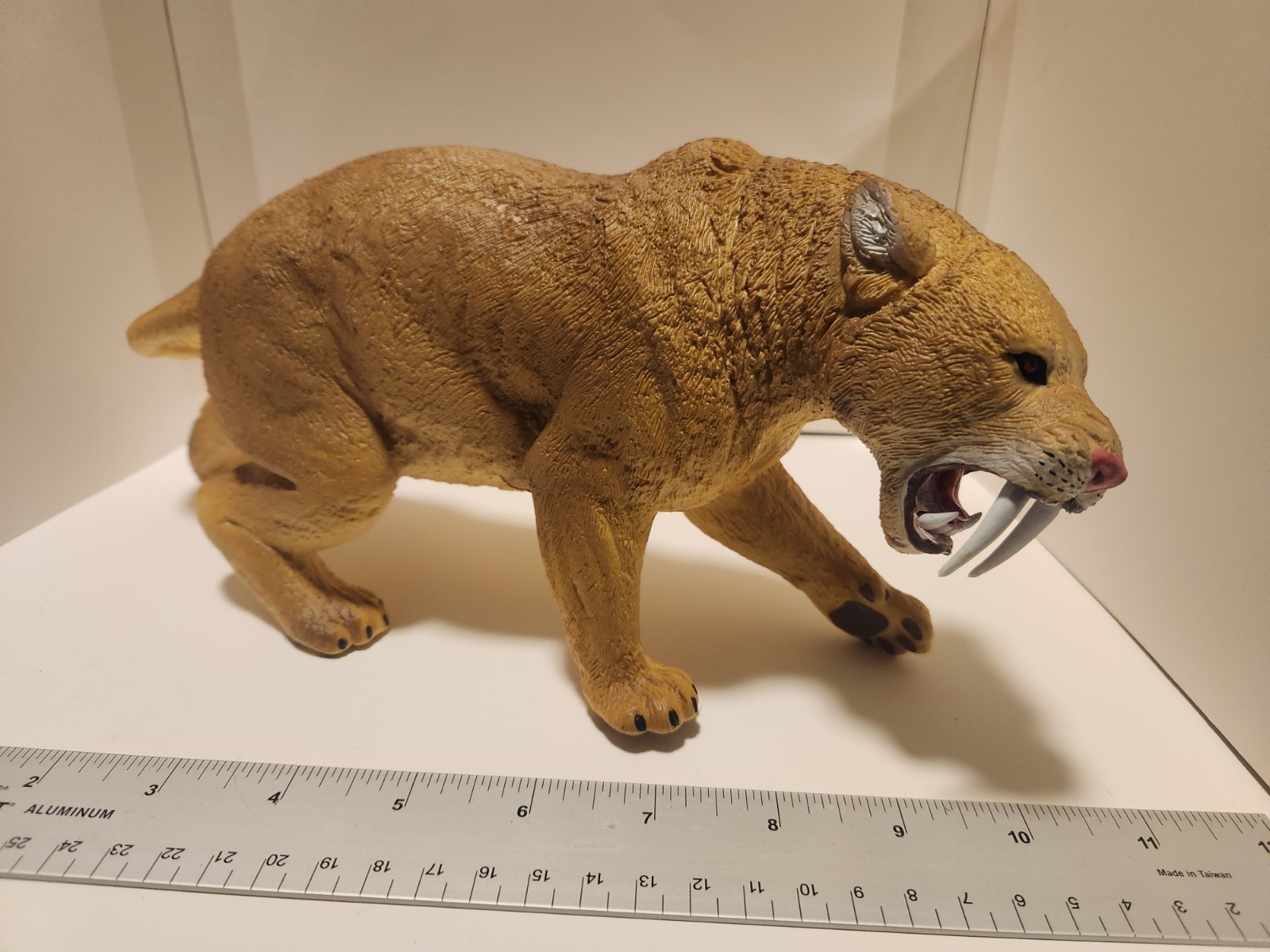 Saber Toothed Tiger, Jumbo AAA, Rare Animal Figure Saber Toothed Tiger, Jumbo AAA, Rare Animal Figure