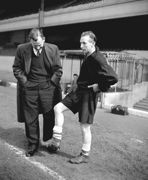 Blackpool England Right-Winger Stanley Matthews Discusses Ankle In- 1957 Photo Blackpool England Right-Winger Stanley Matthews Discusses Ankle In- 1957 Photo