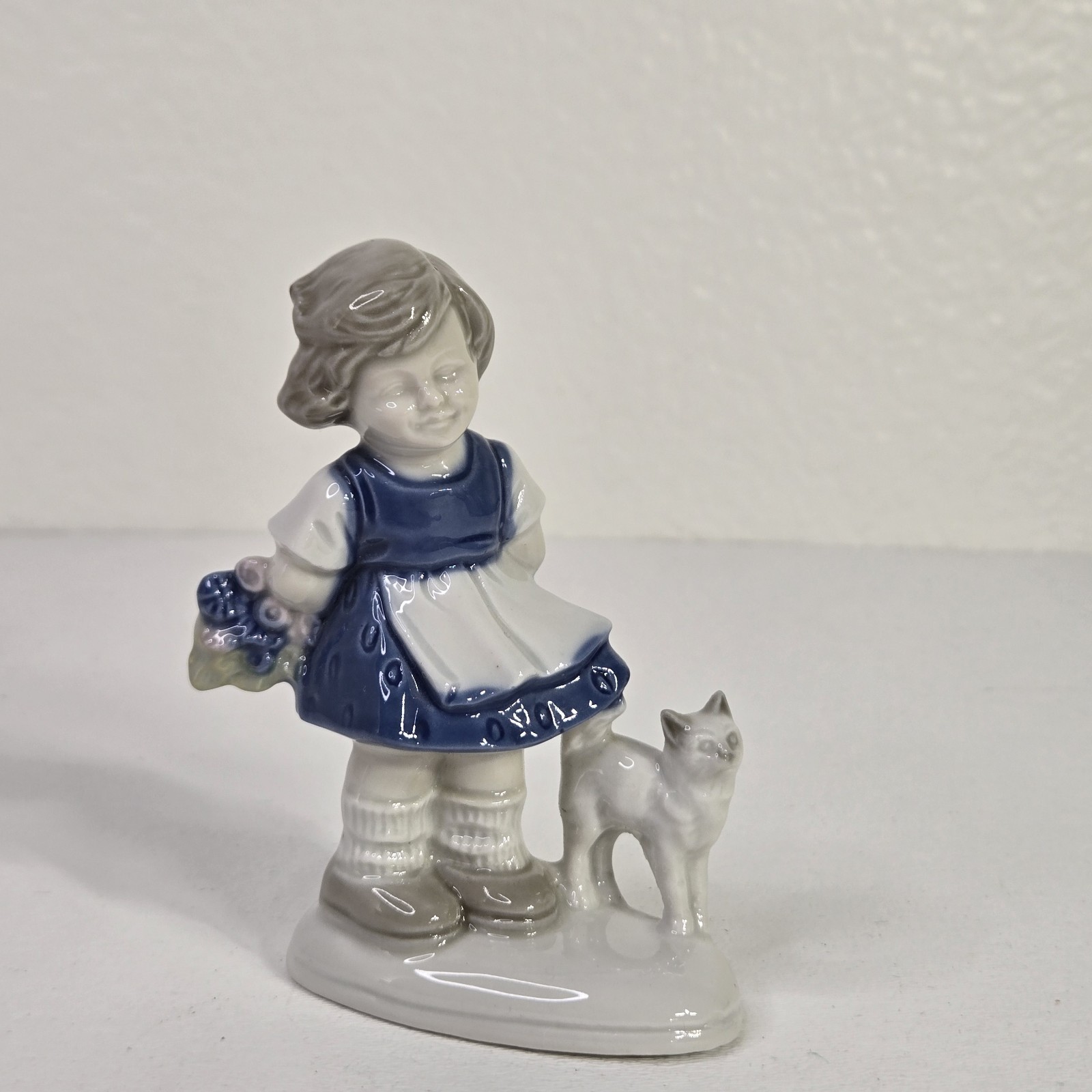Vtg Gerold Porzellan Bavaria Girl with Cat Figurine West Germany Porcelain 11760