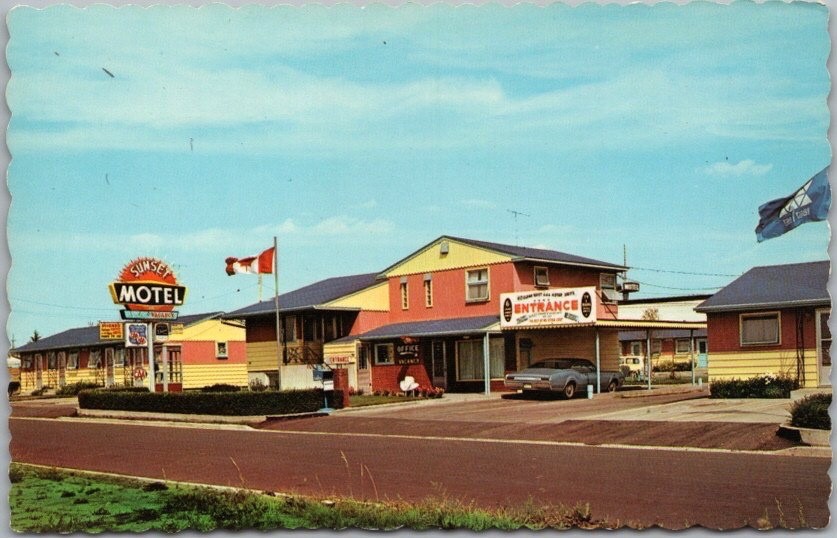 Vintage CALGARY, Alberta Canada Postcard SUNSET MOTEL Street View c1970s Unused