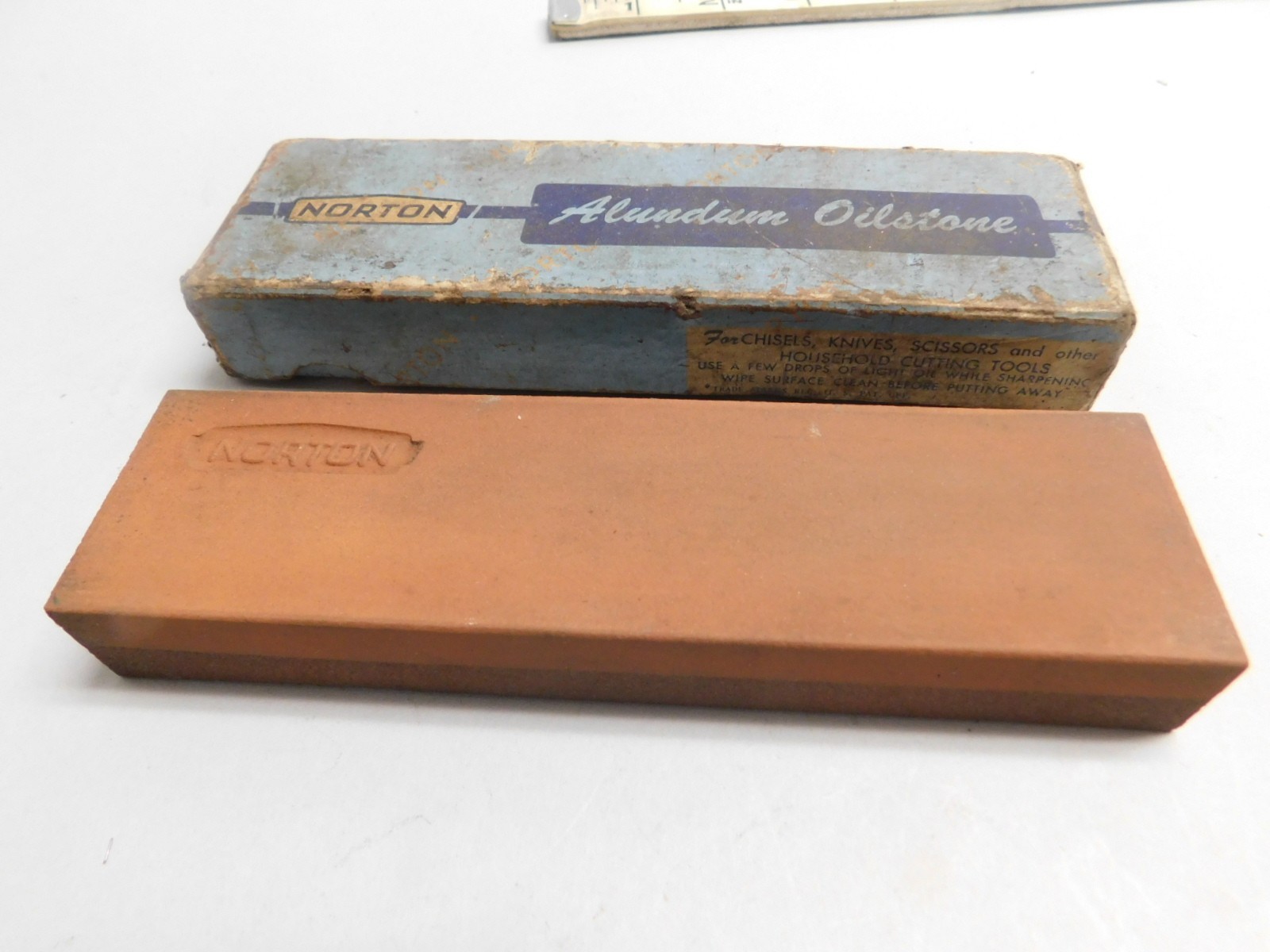 Vintage Norton  Alumdum Oilstone with box 6\