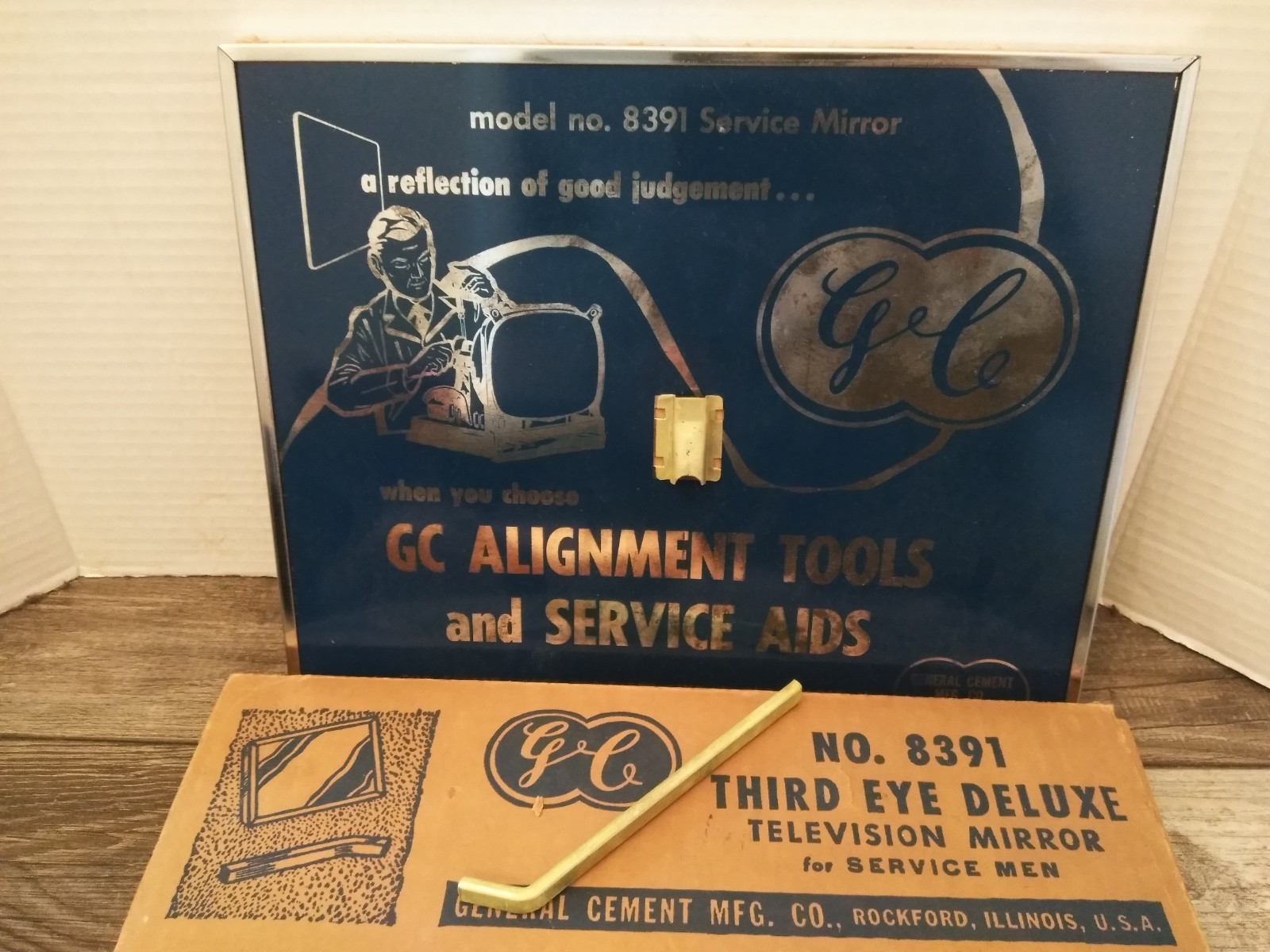 VTG. GENERAL CEMENT MFG. CO. ROCKFORD ILL., USA NO. 8391 MIRROR FOR SERVICE MEN VTG. GENERAL CEMENT MFG. CO. ROCKFORD ILL., USA NO. 8391 MIRROR FOR SERVICE MEN