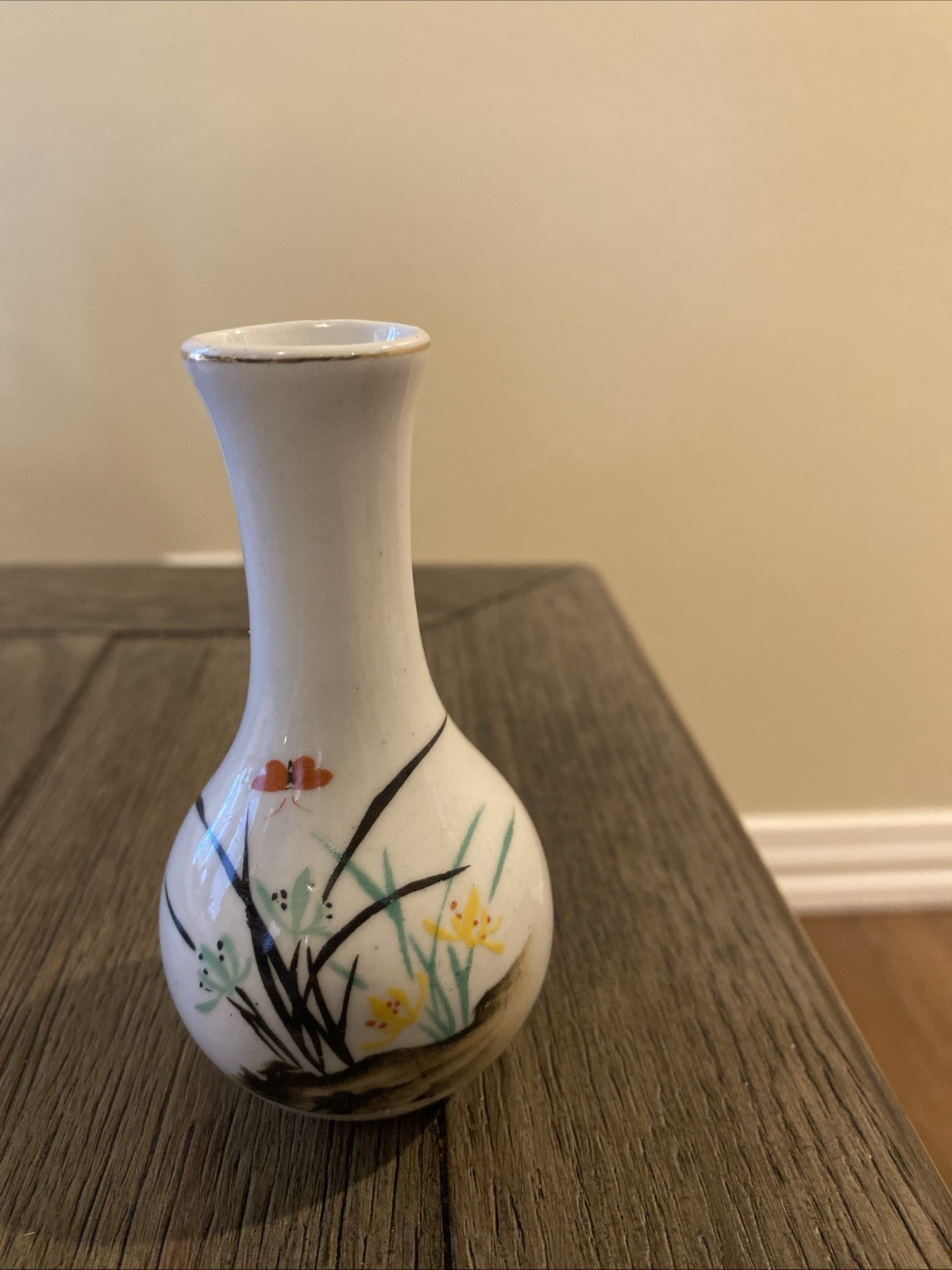 Vintage Chinese miniature hand-painted porcelain bud Vase Vintage Chinese miniature hand-painted porcelain bud Vase