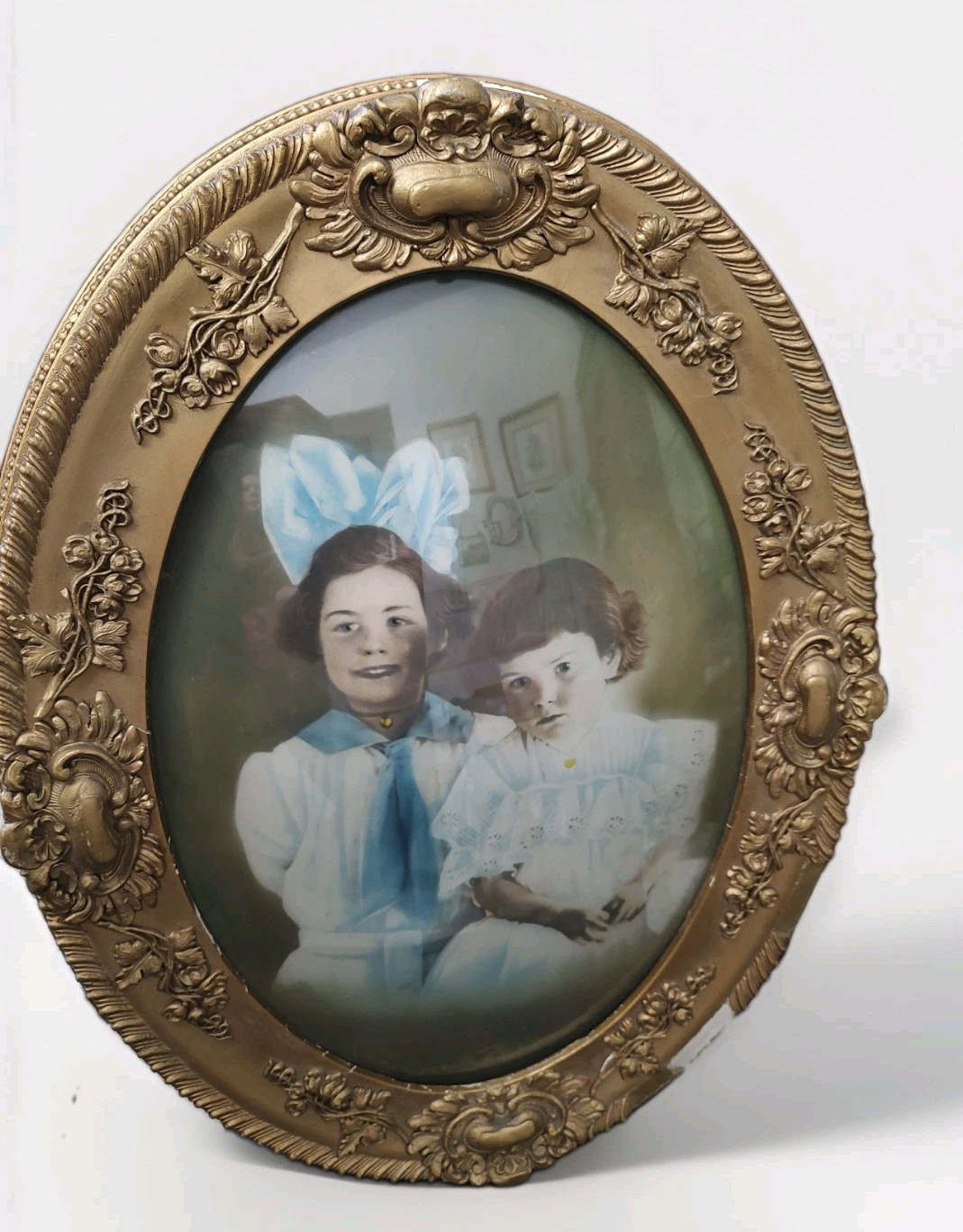 Antique Oval Victorian Portrait Convex Bubble Glass Ornate Gesso Gold Chippy Antique Oval Victorian Portrait Convex Bubble Glass Ornate Gesso Gold Chippy