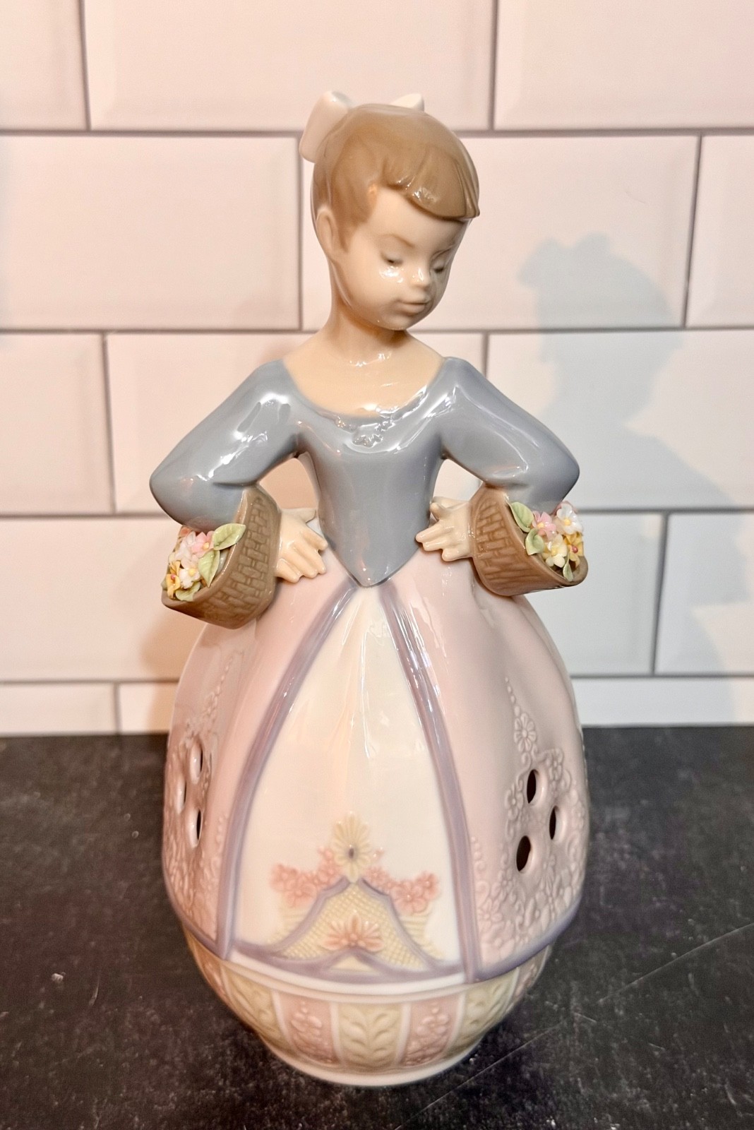 Lladro 6555 Springtime Scent Potpourri Holder Girl w/ Flowers 1998 HTF Lladro 6555 Springtime Scent Potpourri Holder Girl w/ Flowers 1998 HTF