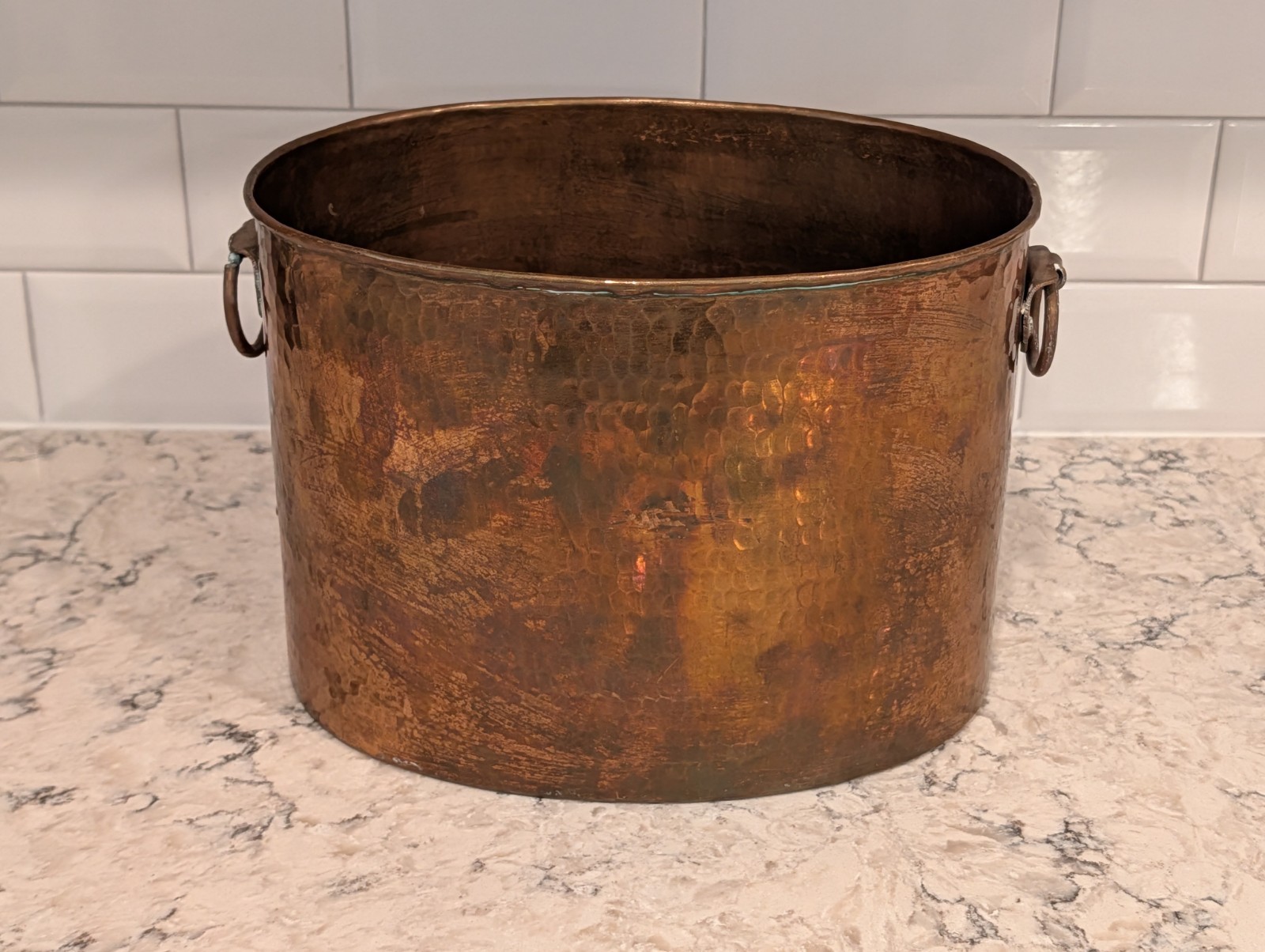 VTG LARGE 19TH CENTURY HAND HAMMERED OVAL COPPER POT DOVETAILED SEAM & HANDLES