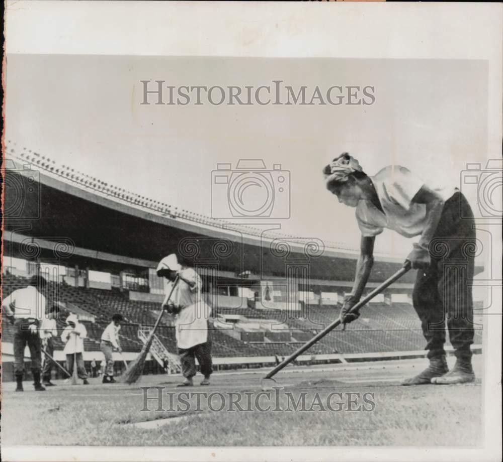 1964 Press Photo Workers tend to the turf at National Stadium for Olympic Games 1964 Press Photo Workers tend to the turf at National Stadium for Olympic Games