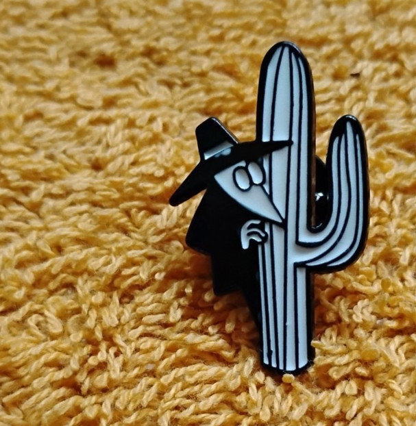 M.A.D. MAD MAGAZINE SPY VS SPY PIN metal enamel set lapel lot sets brooch pins v M.A.D. MAD MAGAZINE SPY VS SPY PIN metal enamel set lapel lot sets brooch pins v