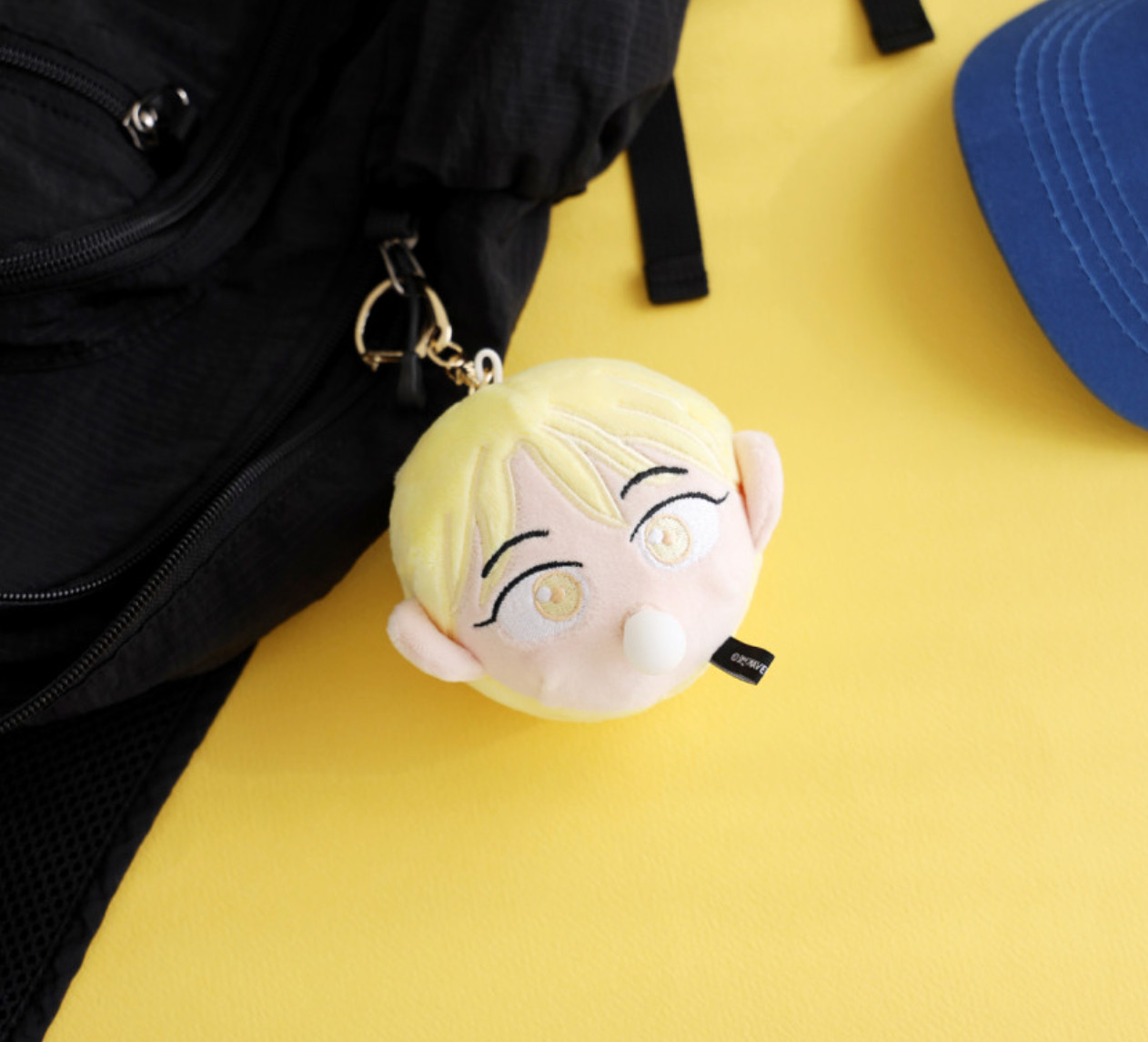 No Home Manhwa Merch - Face Keyring