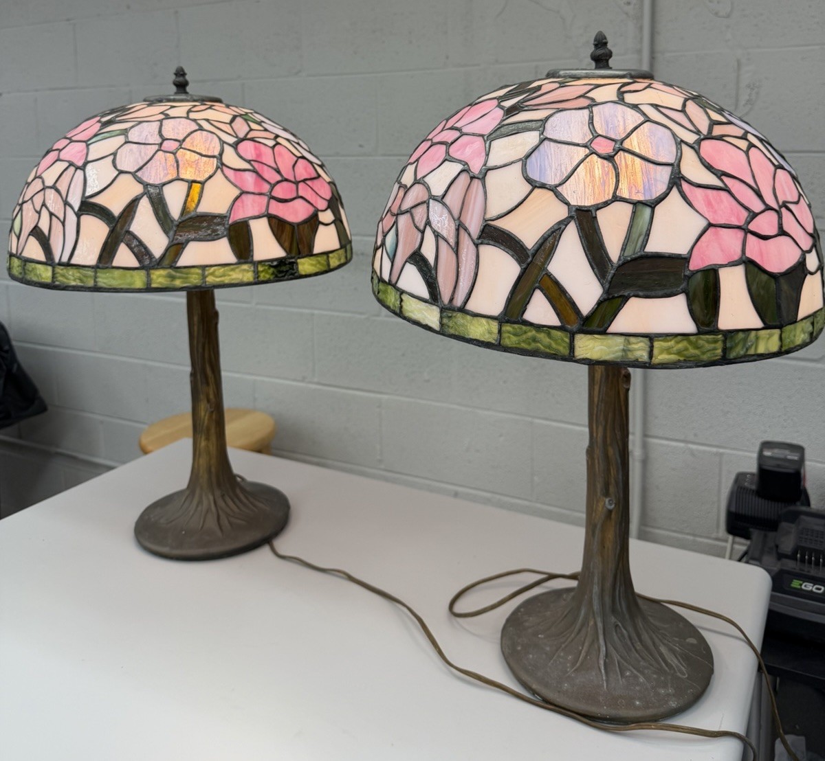 Pair Tiffany Style Stained Glass Floral Table Lamps 23” Tree Trunk Made in USA Pair Tiffany Style Stained Glass Floral Table Lamps 23” Tree Trunk Made in USA