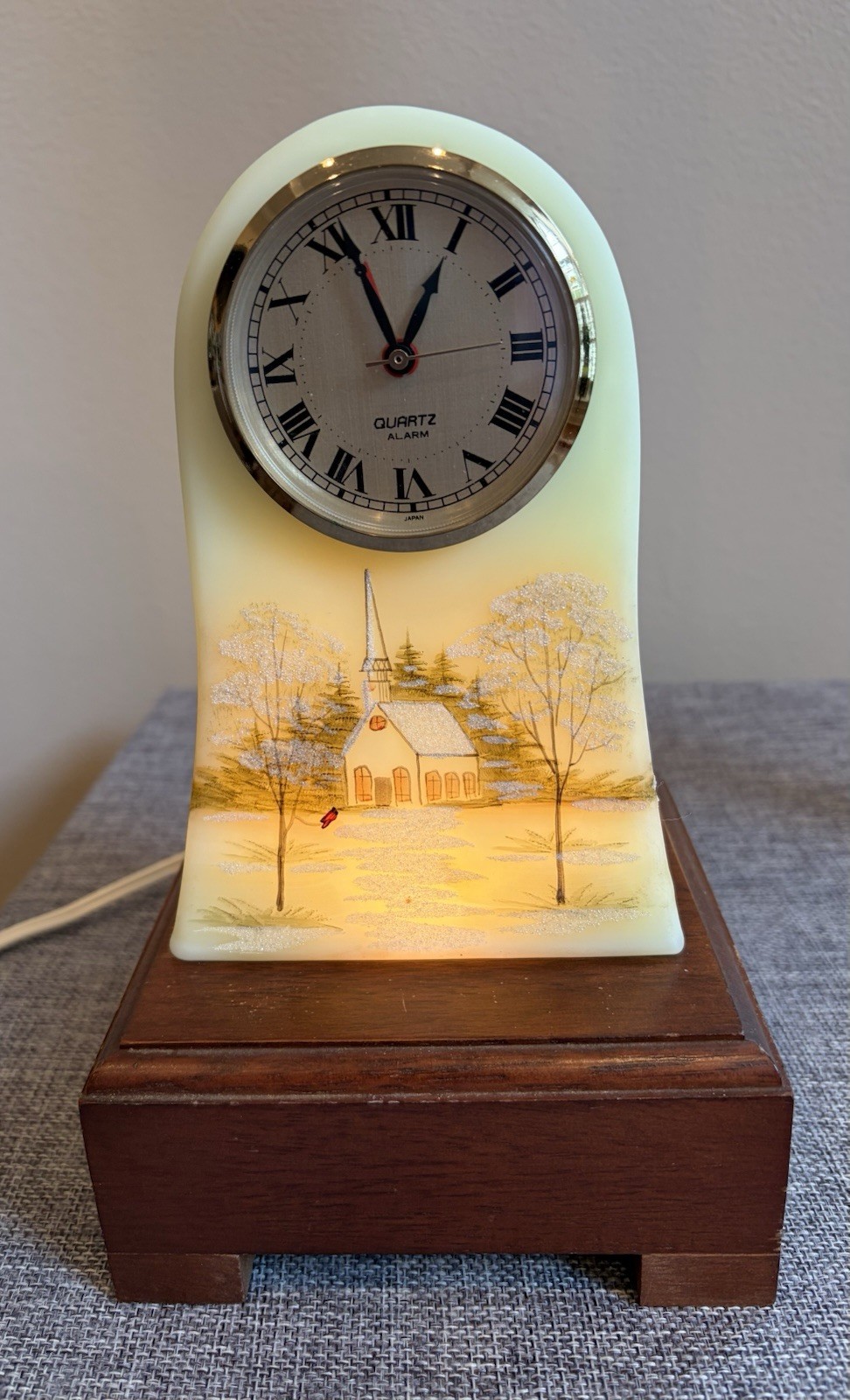 Fenton H.P. Christmas/Winter Clock Church Red Cardinal Lighted Wood Stand WORKIN