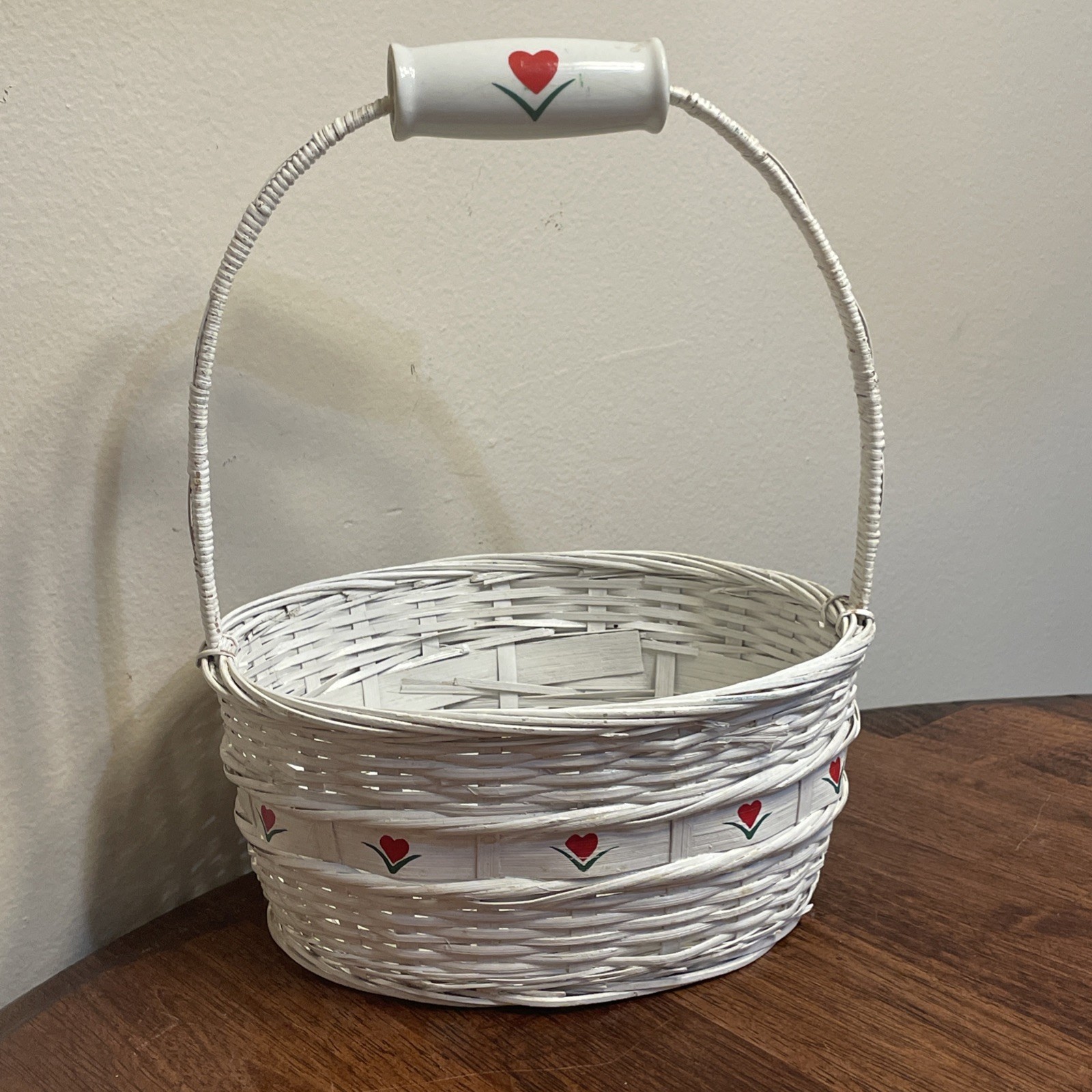 Vintage 1991 FTD White Woven Wicker Valentine's Gift Basket w/Red Heart Flowers