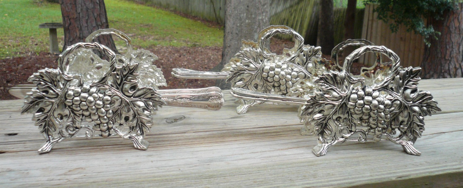 Vintage Godinger Silverplate Grape 3 pc Buffet Fork Spoon Knife Caddy