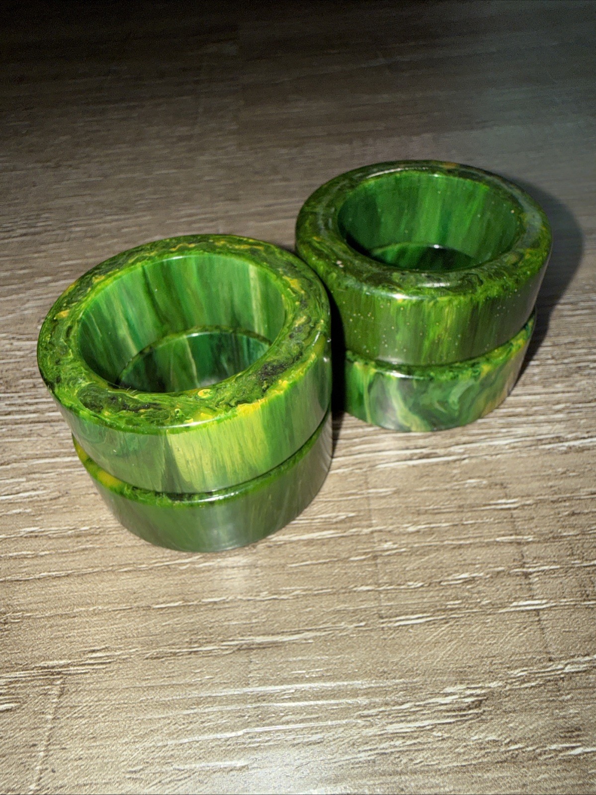 Set 4 Vintage Marbled Green/Yellow Spinach Bakelite Napkin Rings Holders Rare Set 4 Vintage Marbled Green/Yellow Spinach Bakelite Napkin Rings Holders Rare