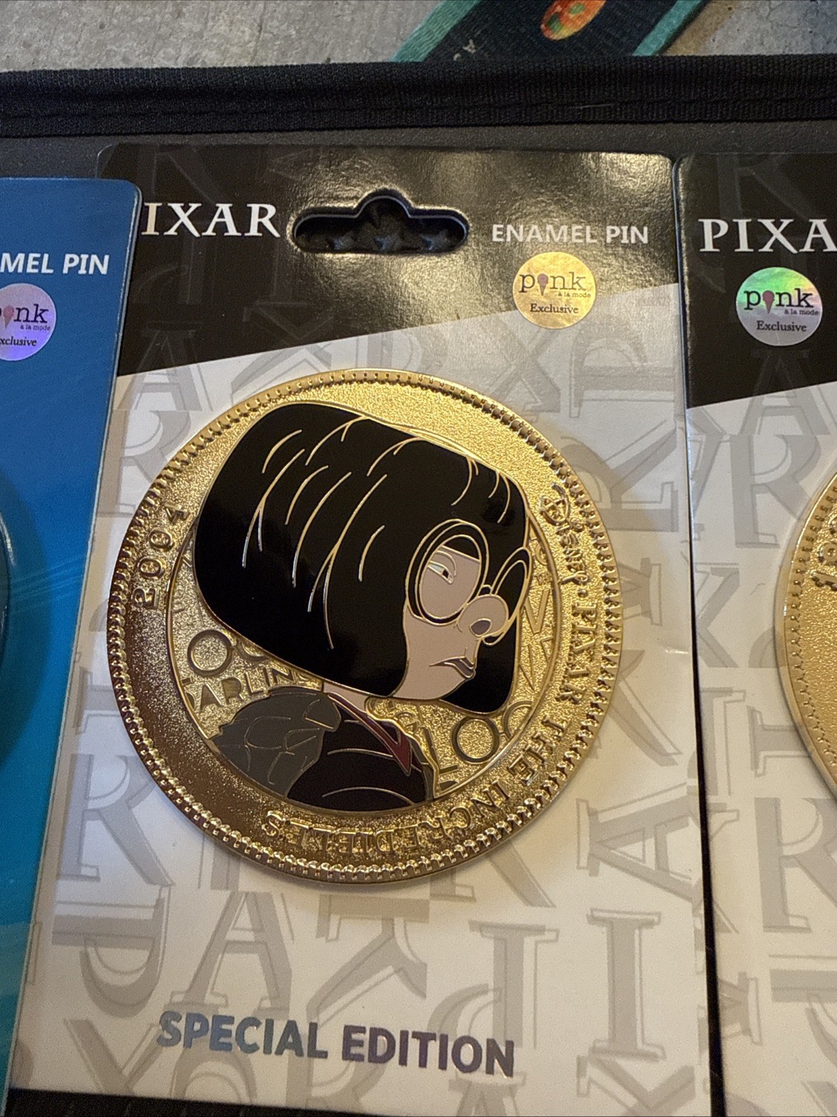 Disney PALM Pink A La Mode Coin Wave 8 - The Incredibles Edna Mode SE 300 Pin Disney PALM Pink A La Mode Coin Wave 8 - The Incredibles Edna Mode SE 300 Pin