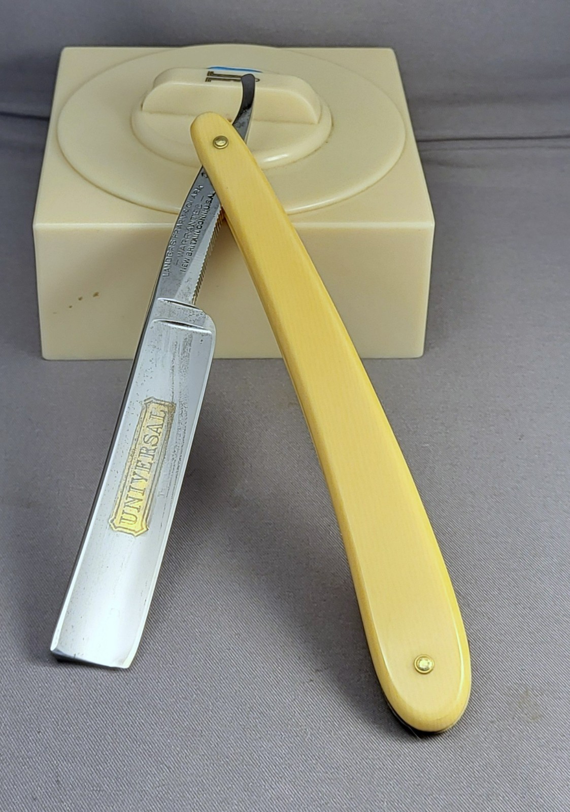 Vintage Restored  Landers, Frary & Clark UNIVERSAL- Straight Razor - Shave Ready