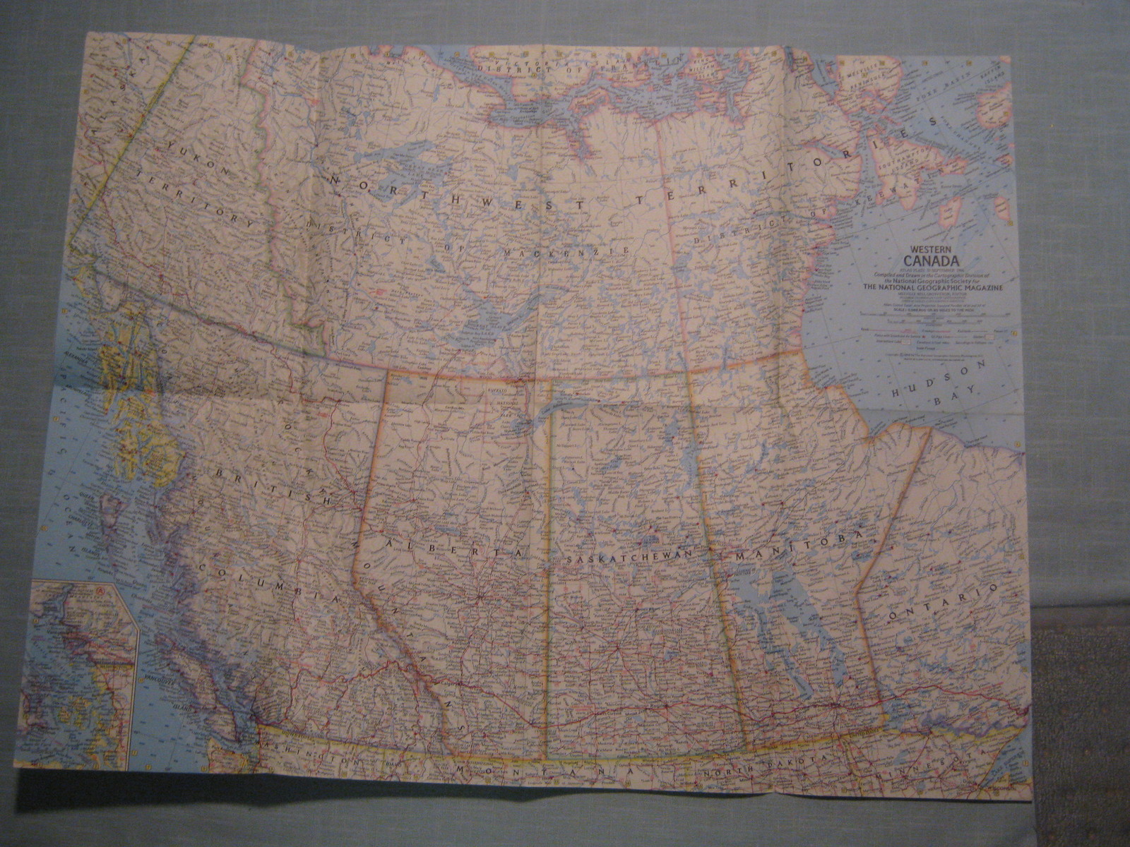 VINTAGE WESTERN CANADA WALL  MAP National Geographic September 1966 