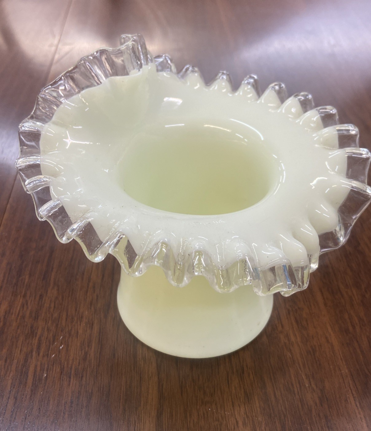 FENTON IVORY CREST CUSTARD RUFFLED TOP HAT VASE JACK IN PULPIT