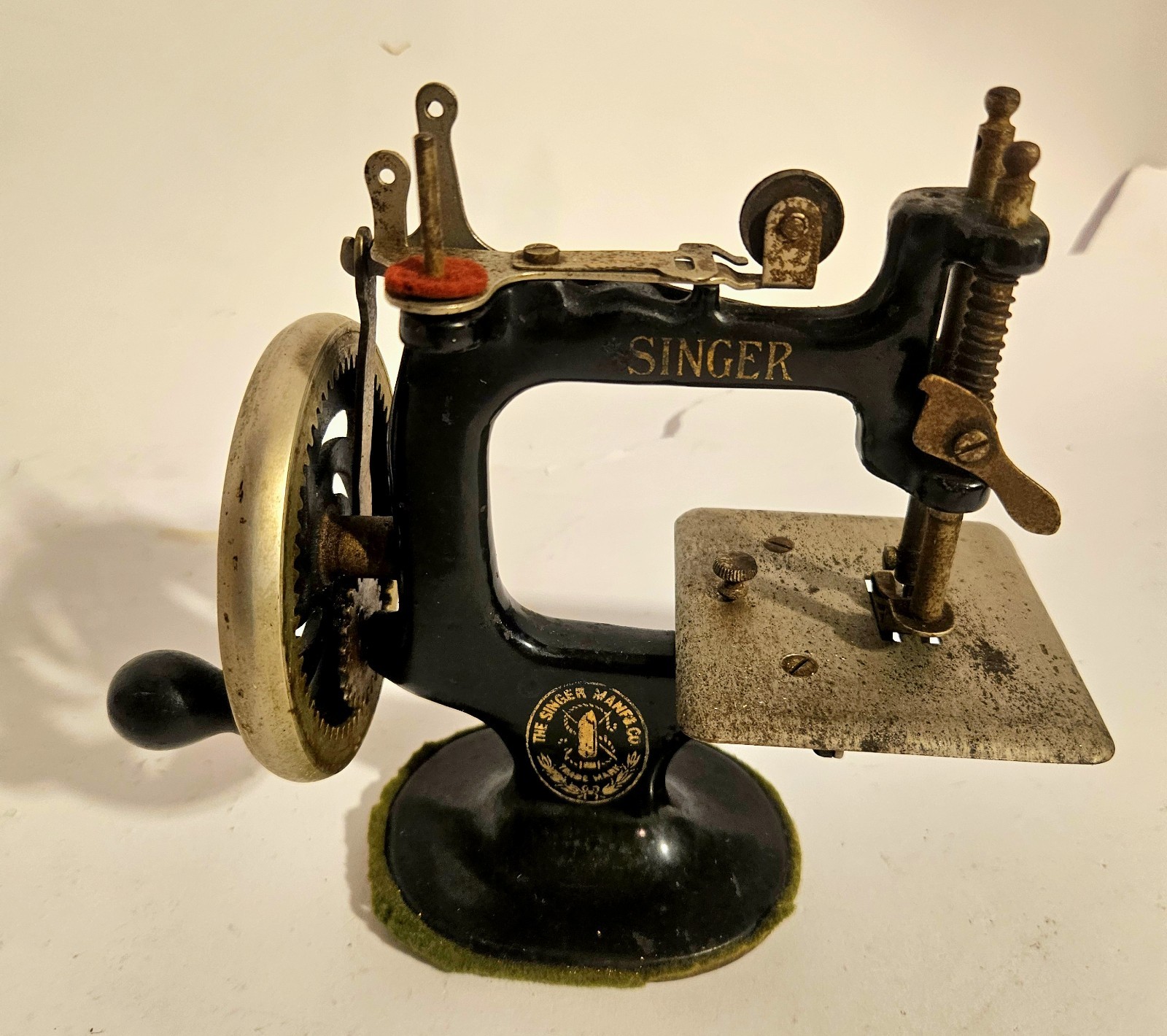 Vintage Singer Model 20 Sewhandy Child's Black Hand Crank Sewing Machine 1920s