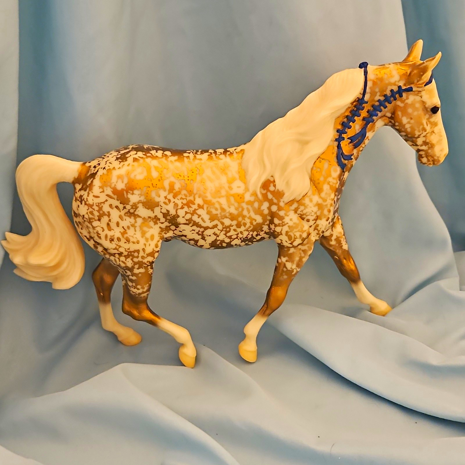 Traditional Breyer Fanfare Celebration 2000 50th Anniversary Gold Florentine