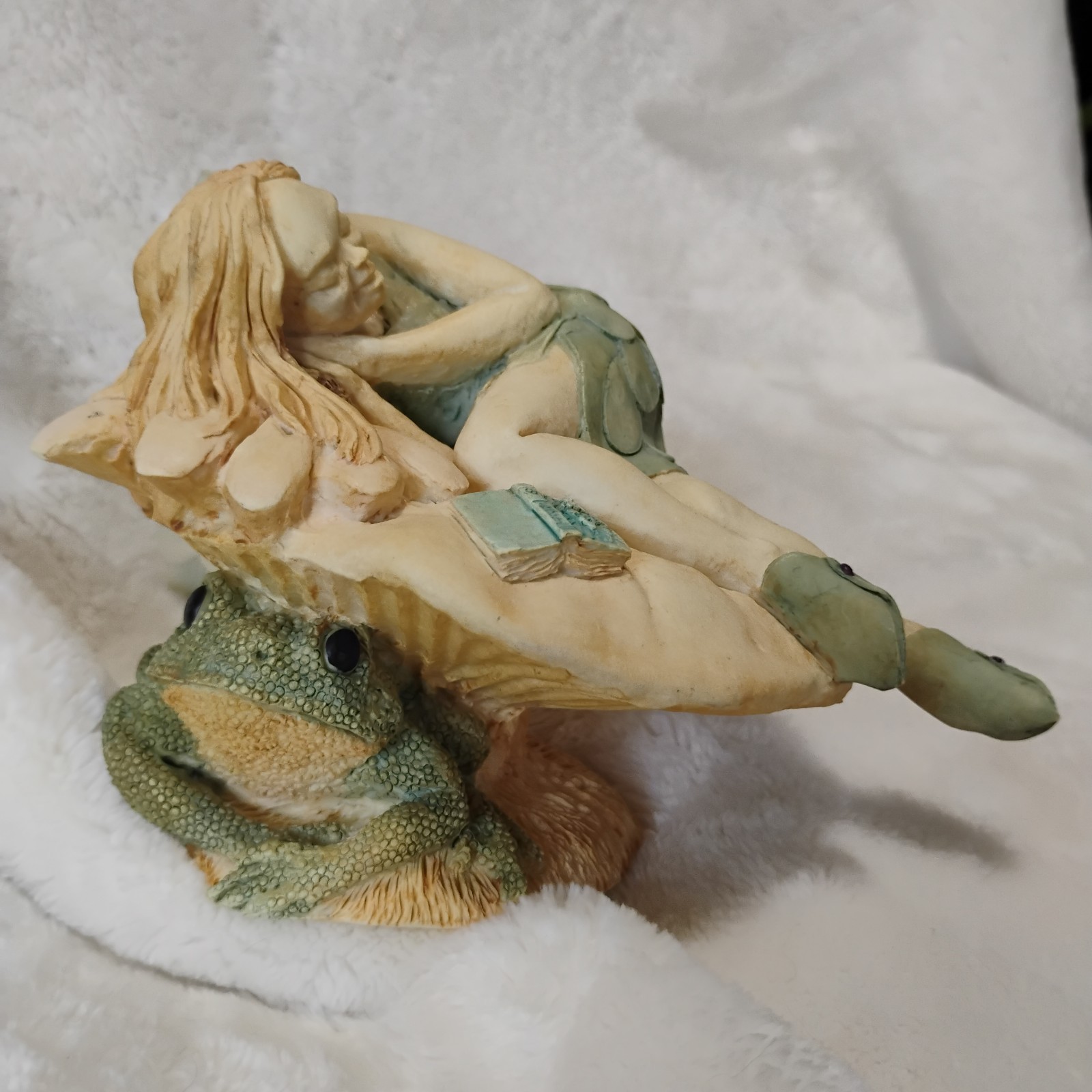 Vintage 1989 UDC Memoli Winged Fairy Figurine Sleeping on Mushroom with Frog