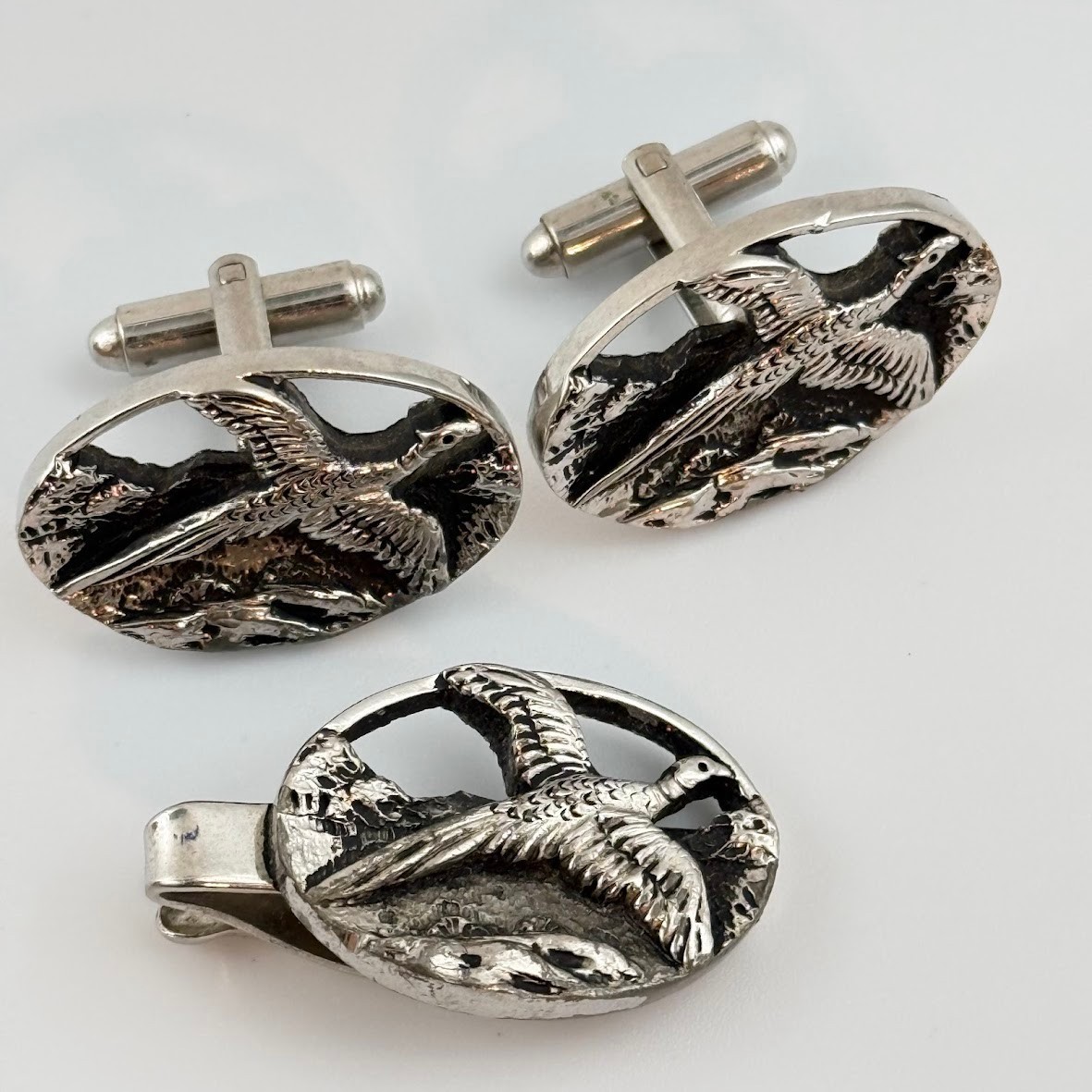 Mallard Duck Flying Cufflinks Tie Clip Set Silver Tone Hunting Bird Vtg Gift