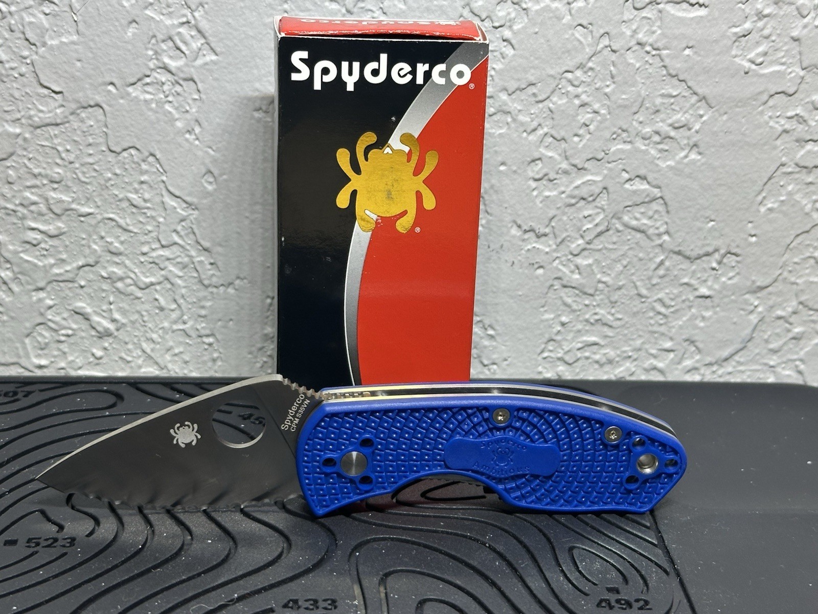 Spyderco Ambitious Blue Folding Knife C148GPBL EDC Serrated Blade New In Box Spyderco Ambitious Blue Folding Knife C148GPBL EDC Serrated Blade New In Box