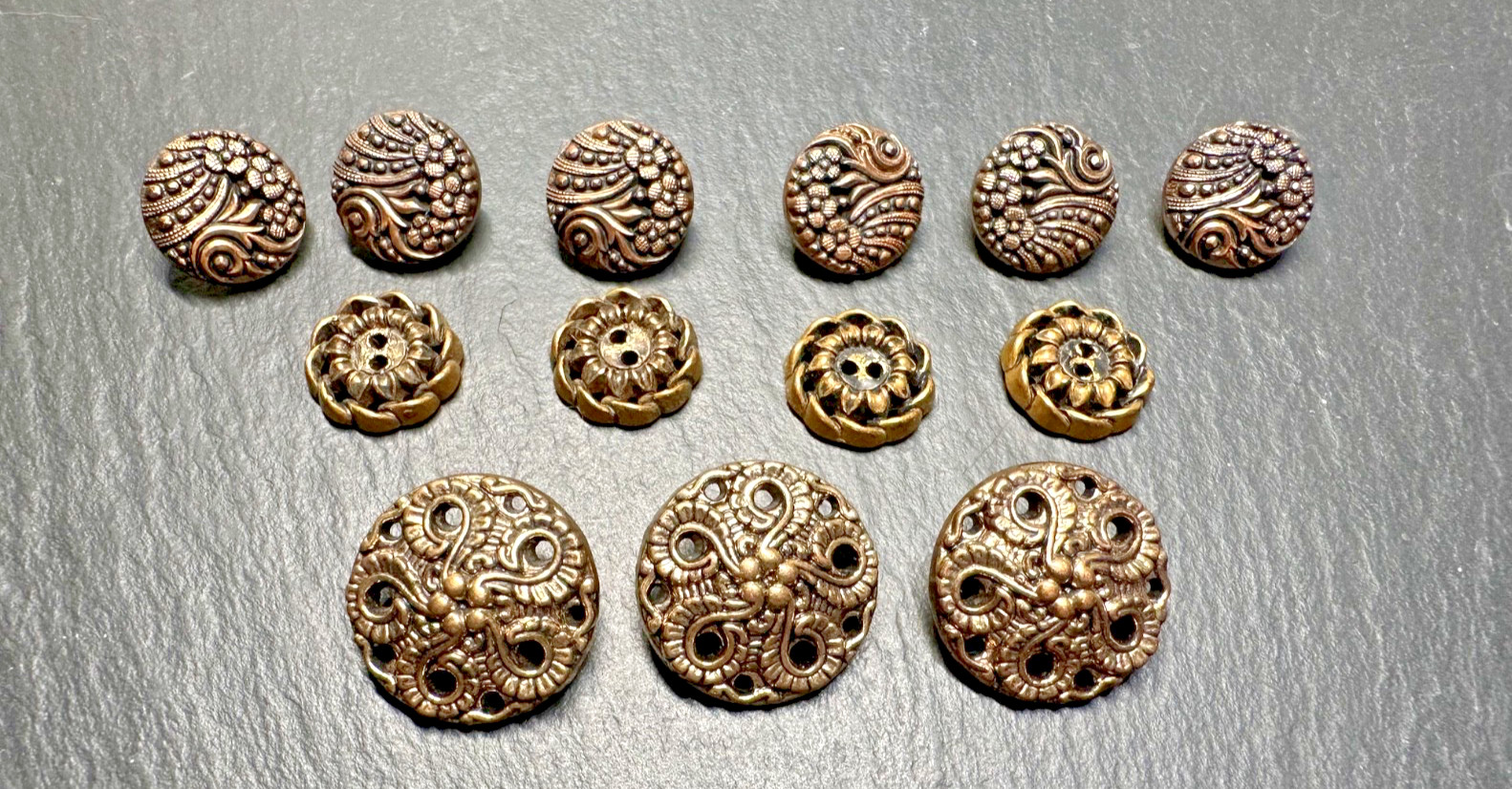 3 UNIQUE SETS: 13 VINTAGE METAL LOOK PLASTIC BUTTONS H967