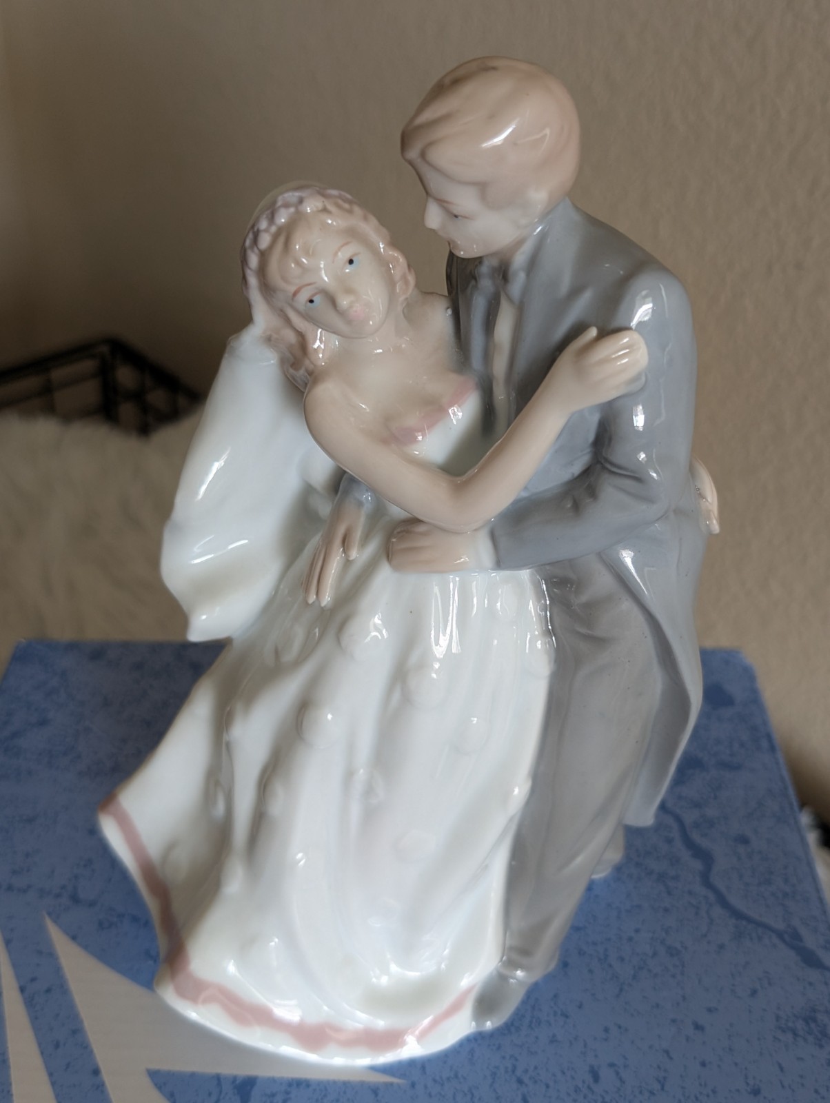 Vintage LLadro Style REPLICA Porcelain Figurine Couple Wedding Vintage LLadro Style REPLICA Porcelain Figurine Couple Wedding