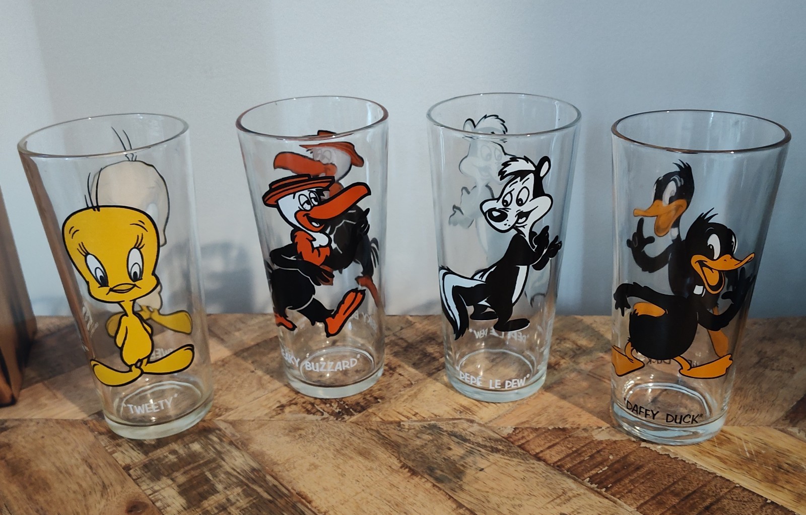 Set of 4 Vintage 1973 Warner Bros Looney Tunes Pepsi Collector Series Glasses Set of 4 Vintage 1973 Warner Bros Looney Tunes Pepsi Collector Series Glasses